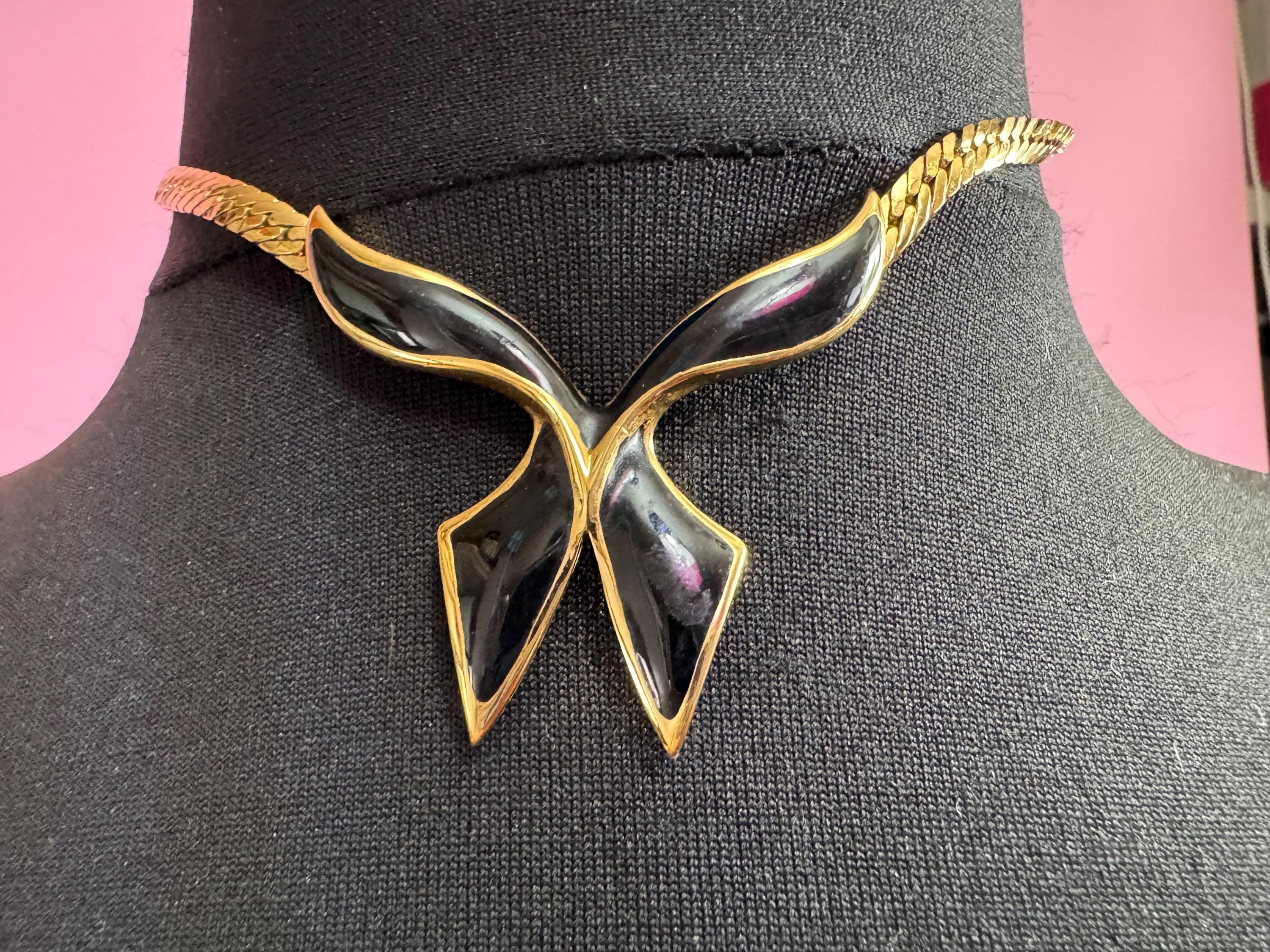 Petite neck 39cm Signed d’orlan designer black enamel gold tone ribbon bow pendant necklace