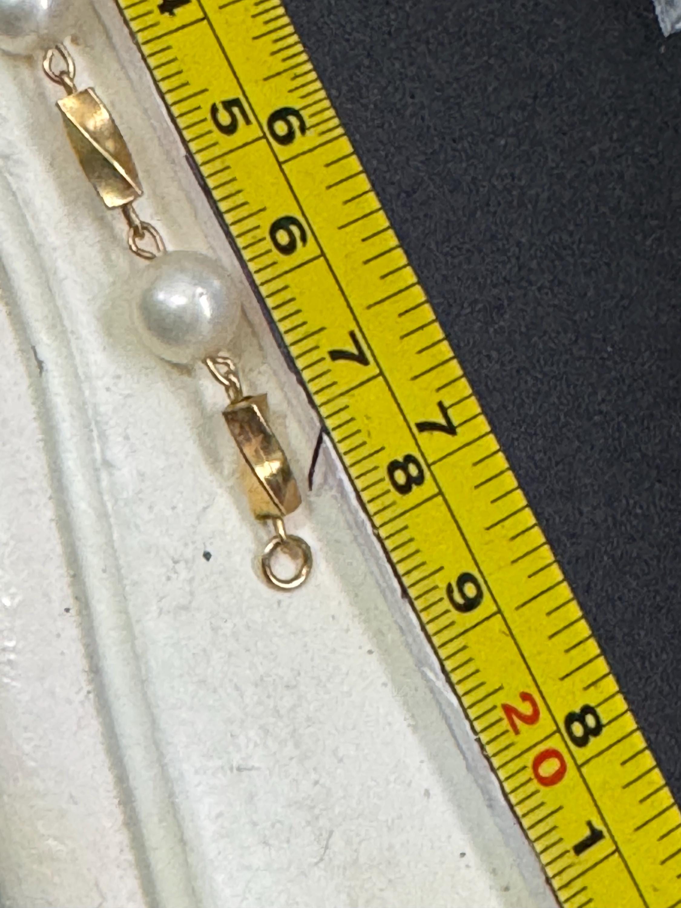 Retro 1980s Faux Pearl single Strand beaded bracelet gold tone spring ring clasp