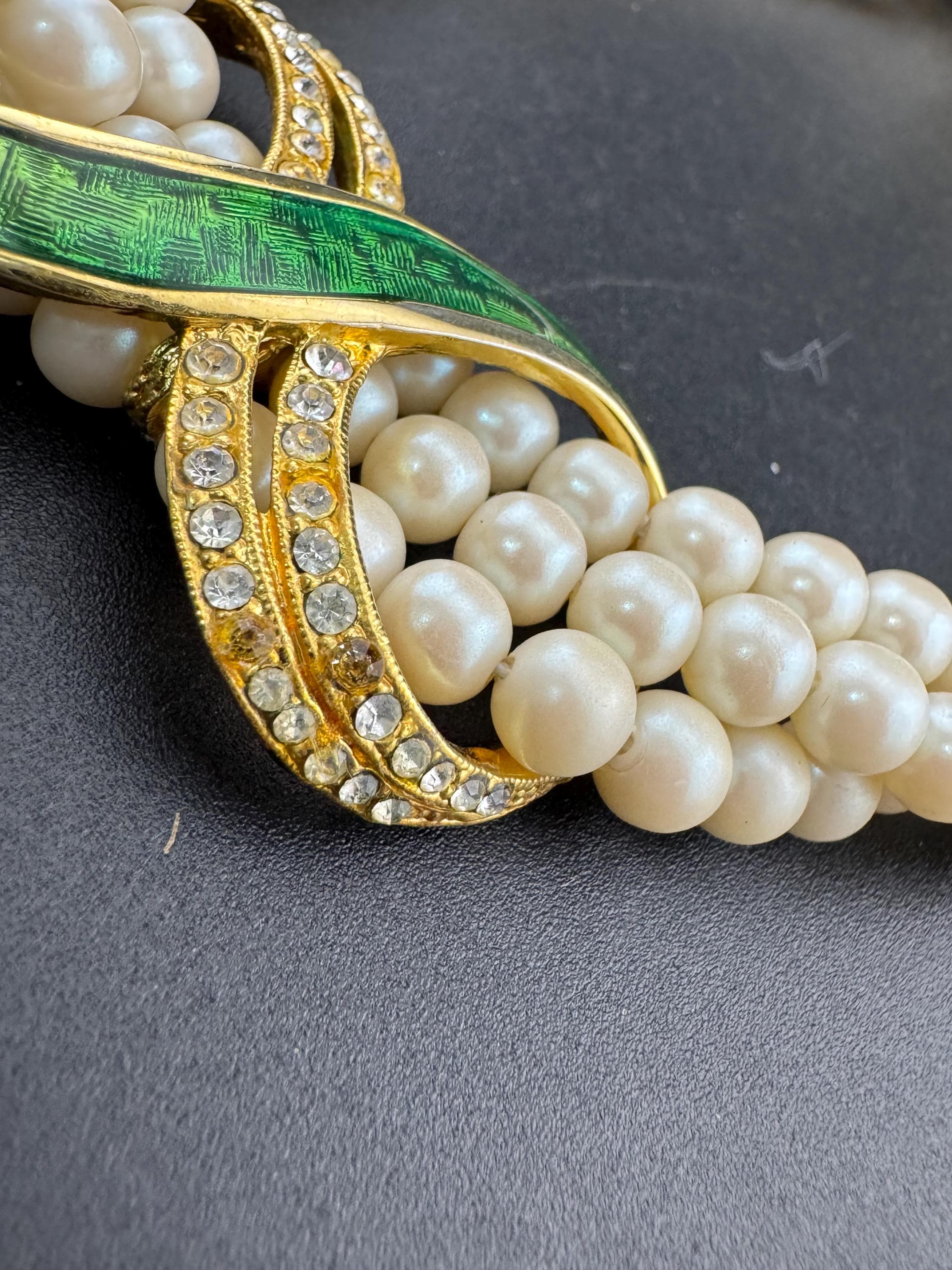 Vintage 3 row wide faux pearl choker necklace with green enamel rhinestone detailing