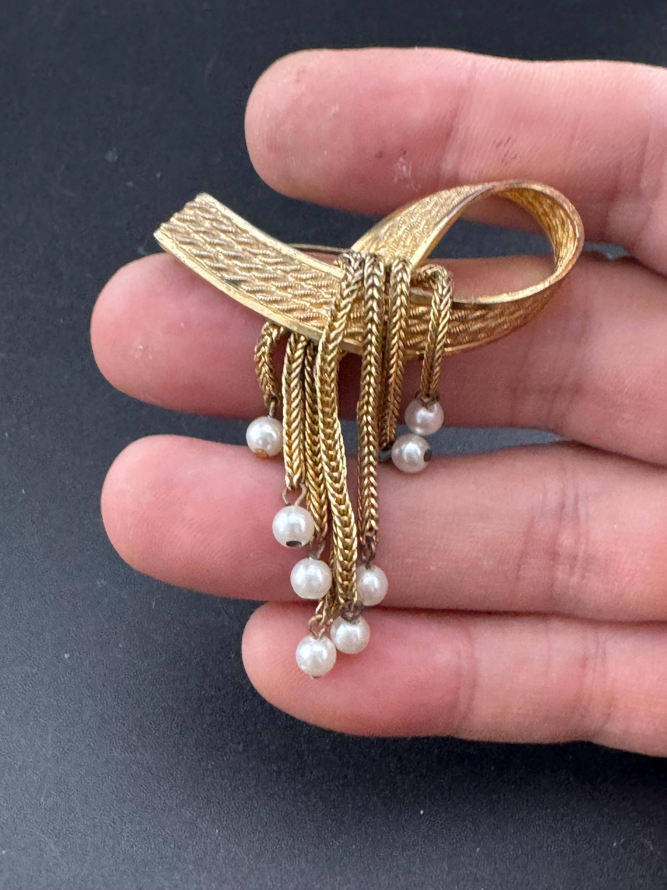 vintage gold tone chain mesh pearl tassel bow brooch 1950s modernist mid century