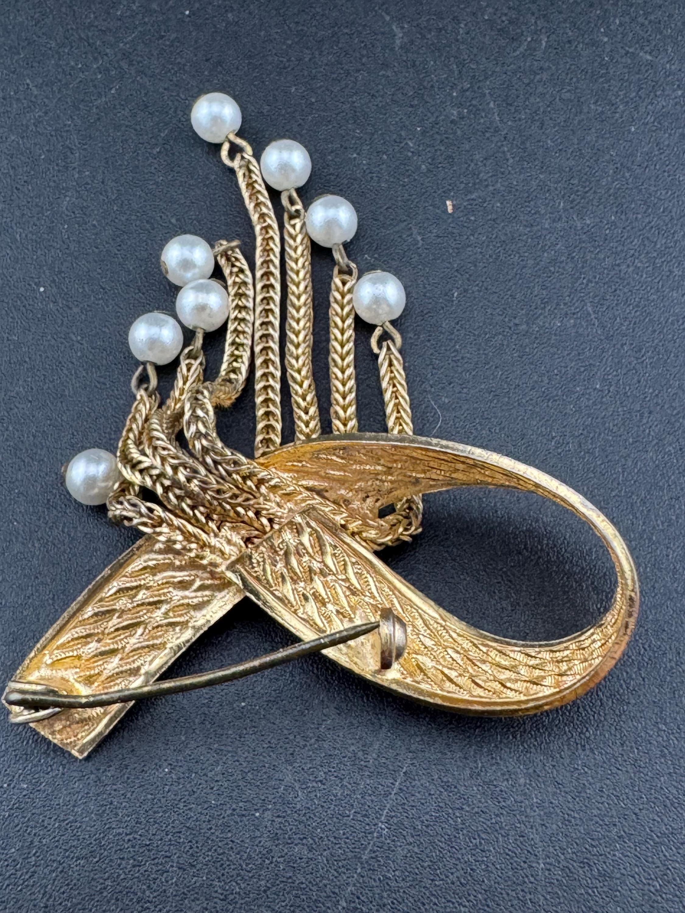 vintage gold tone chain mesh pearl tassel bow brooch 1950s modernist mid century