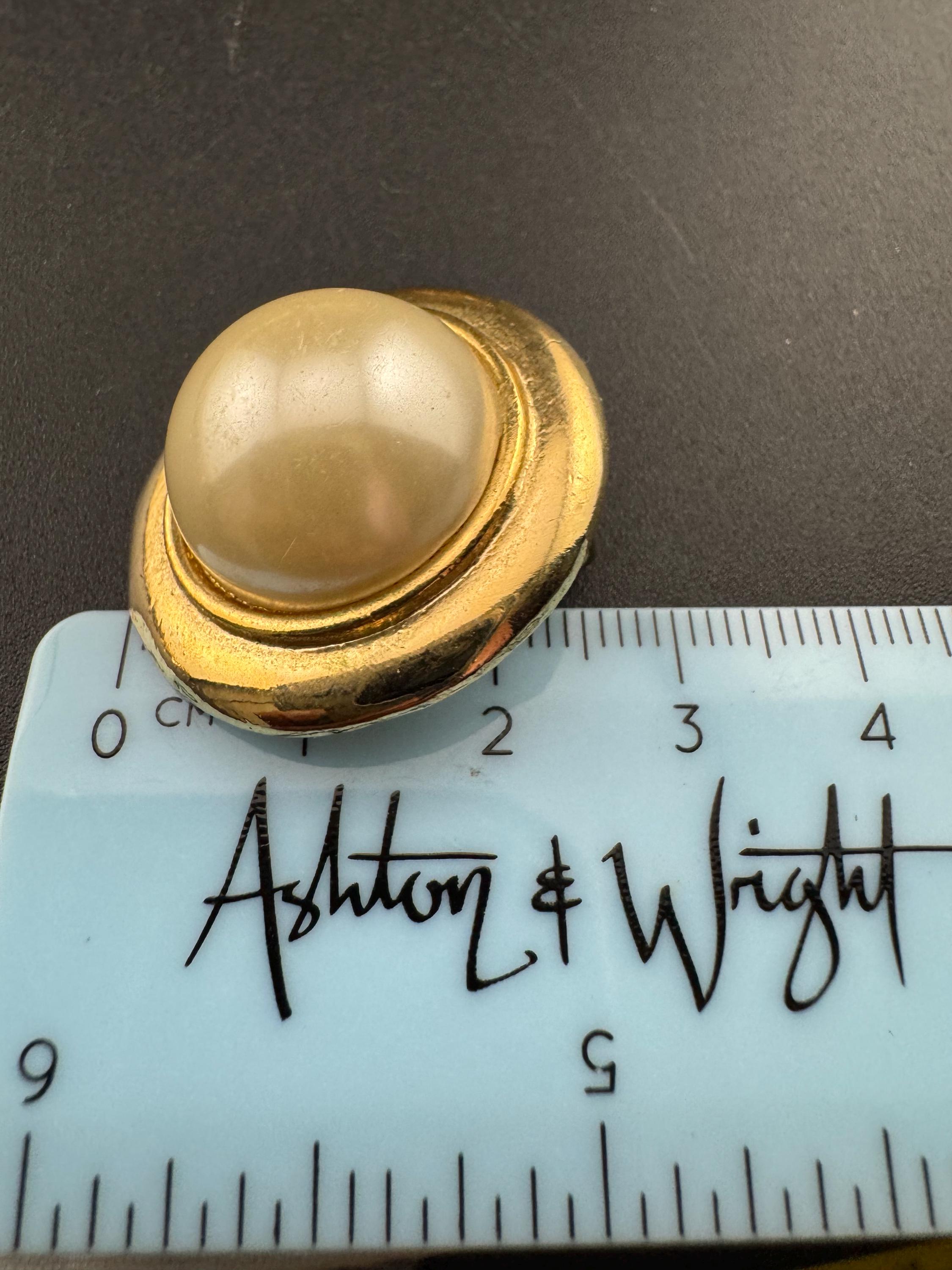 Vintage gold tone 3cm domed clip on earrings faux cream pearl cabochon 1980s