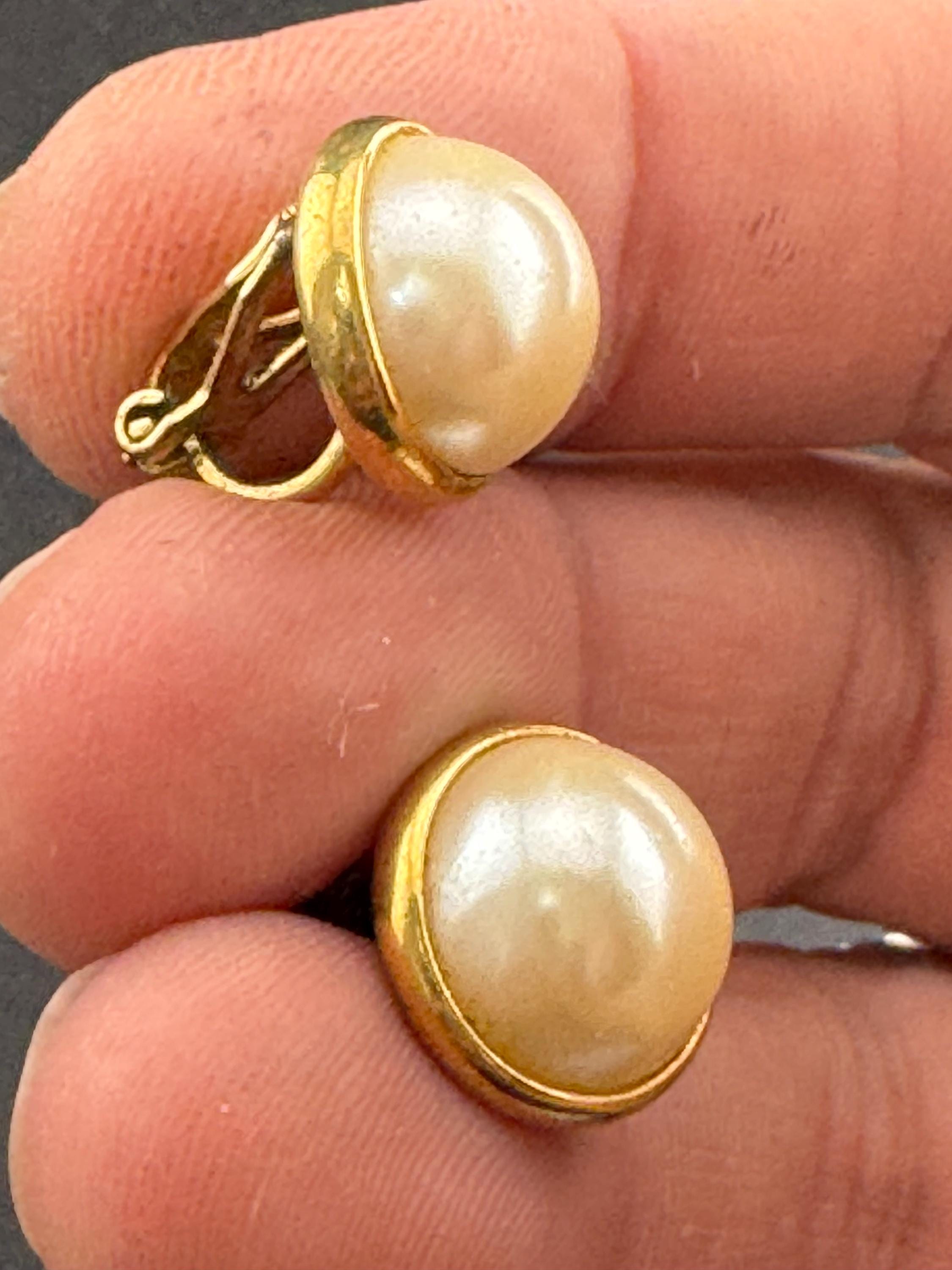 Vintage gold tone dainty 12mm small domed clip on earrings faux cream pearl cabochon 1980s