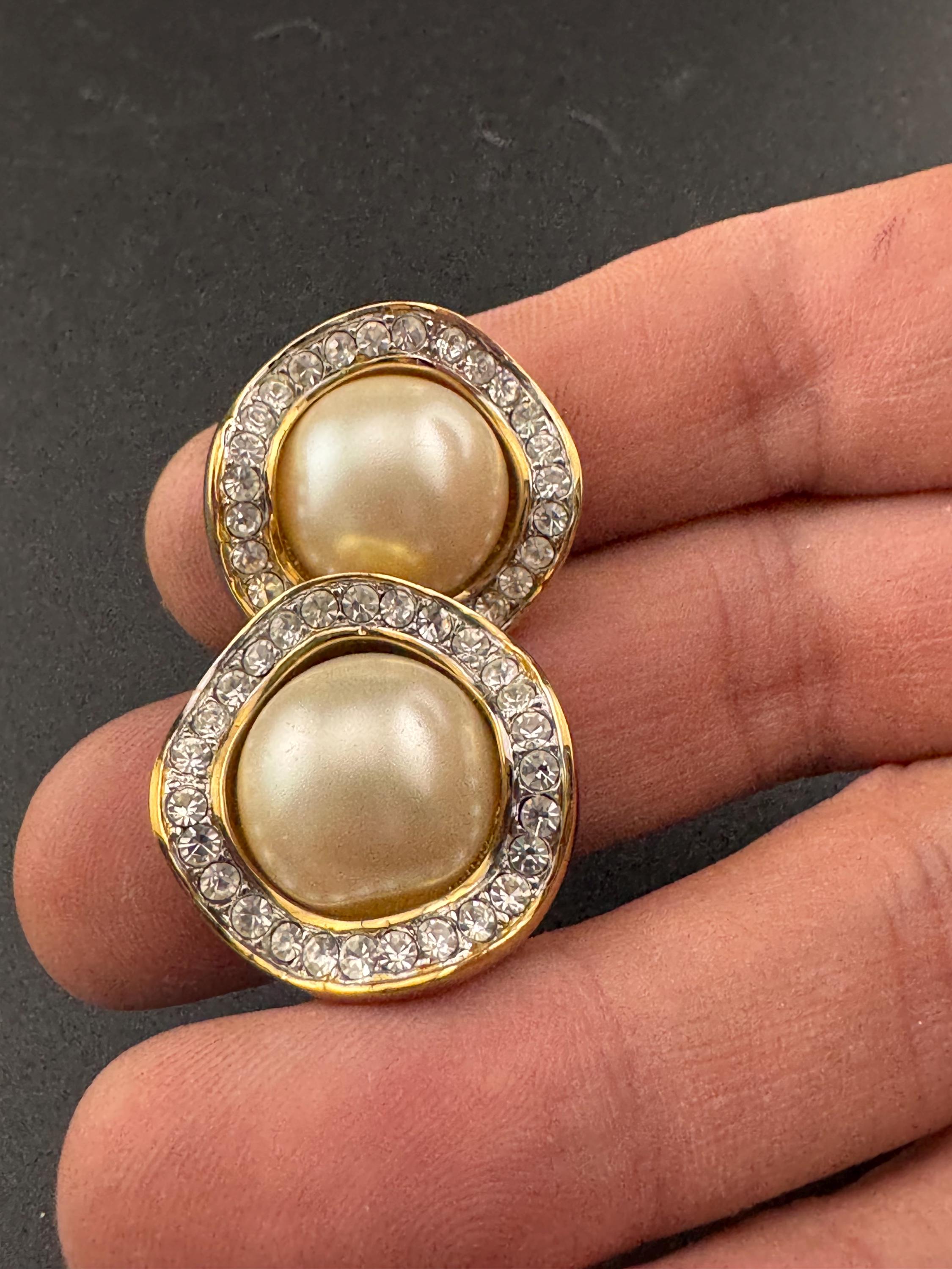 Vintage gold tone round domed faux pearl clip on Stud button earrings diamanté