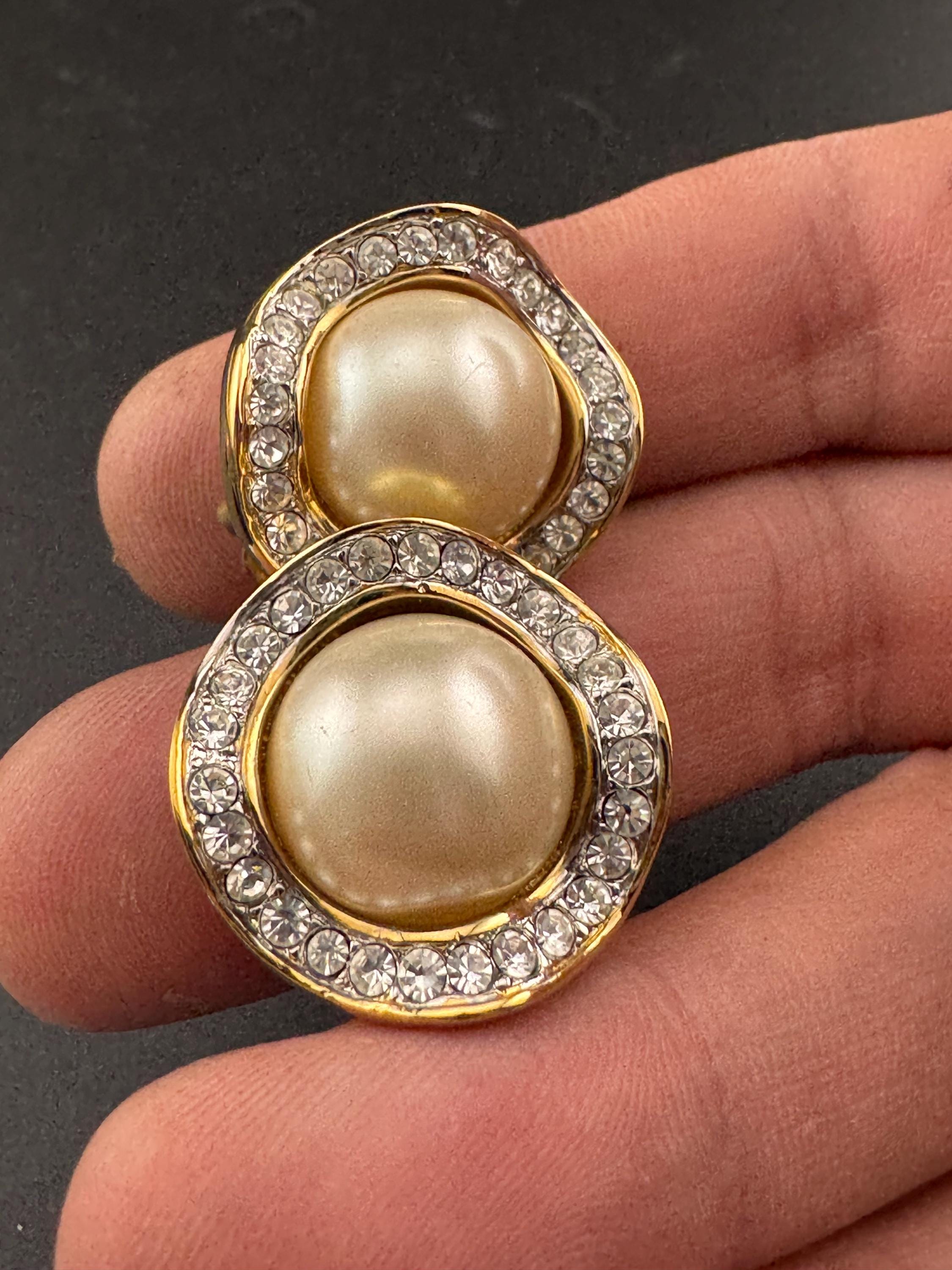 Vintage gold tone round domed faux pearl clip on Stud button earrings diamanté