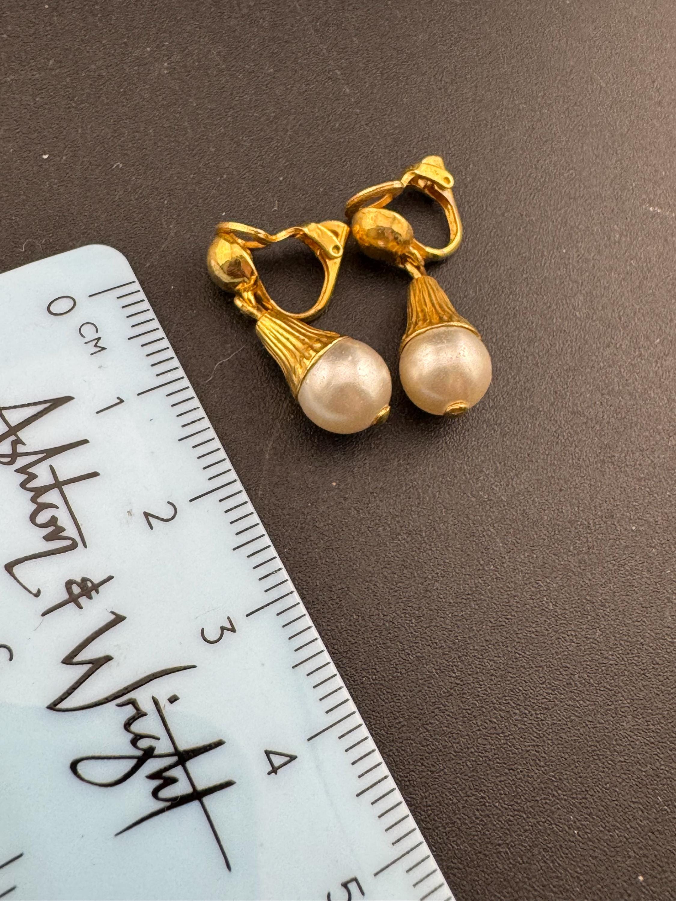 vintage gold tone cream faux pearl round ball drop earrings Clip on 2cm