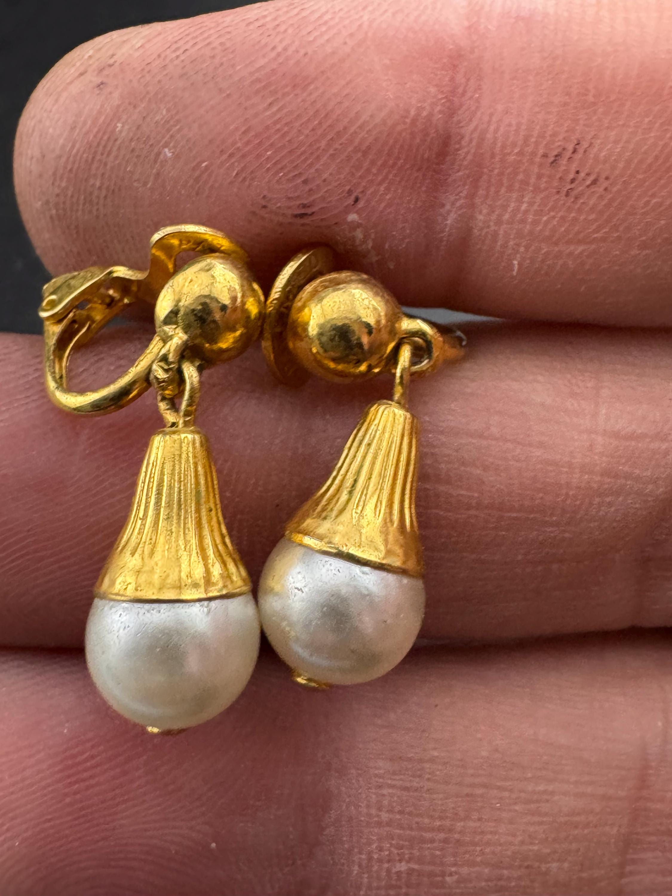 vintage gold tone cream faux pearl round ball drop earrings Clip on 2cm