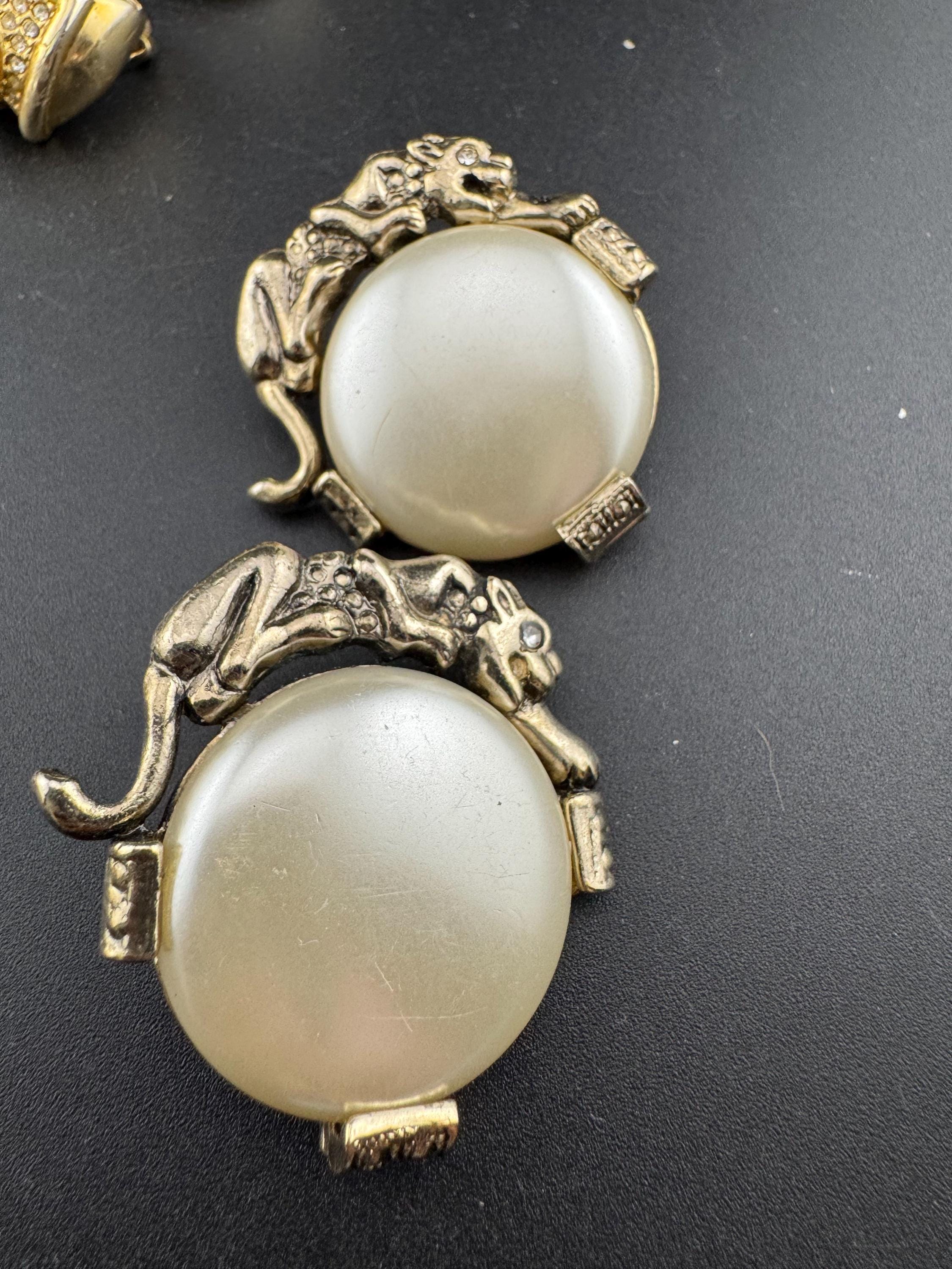XL 4cm bulatti style Retro 1980s 1990s big cat tiger pearl disc button  gold tone pierced post earrings