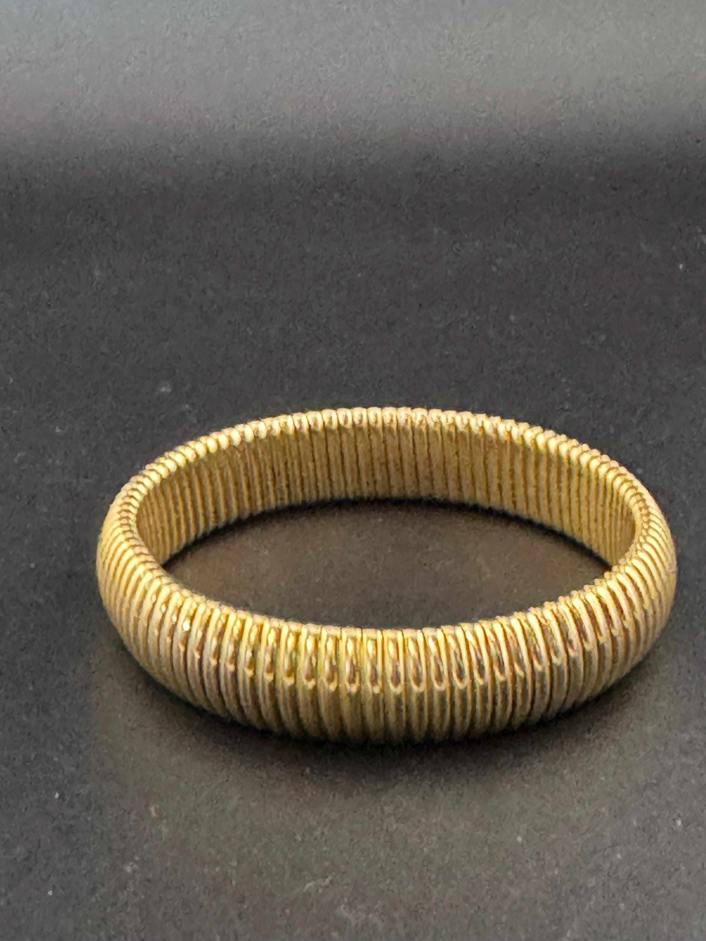 designer MONET signed gold tone 1.5cm wide set plain omega stretch bangle bracelet 1980s 1990s
