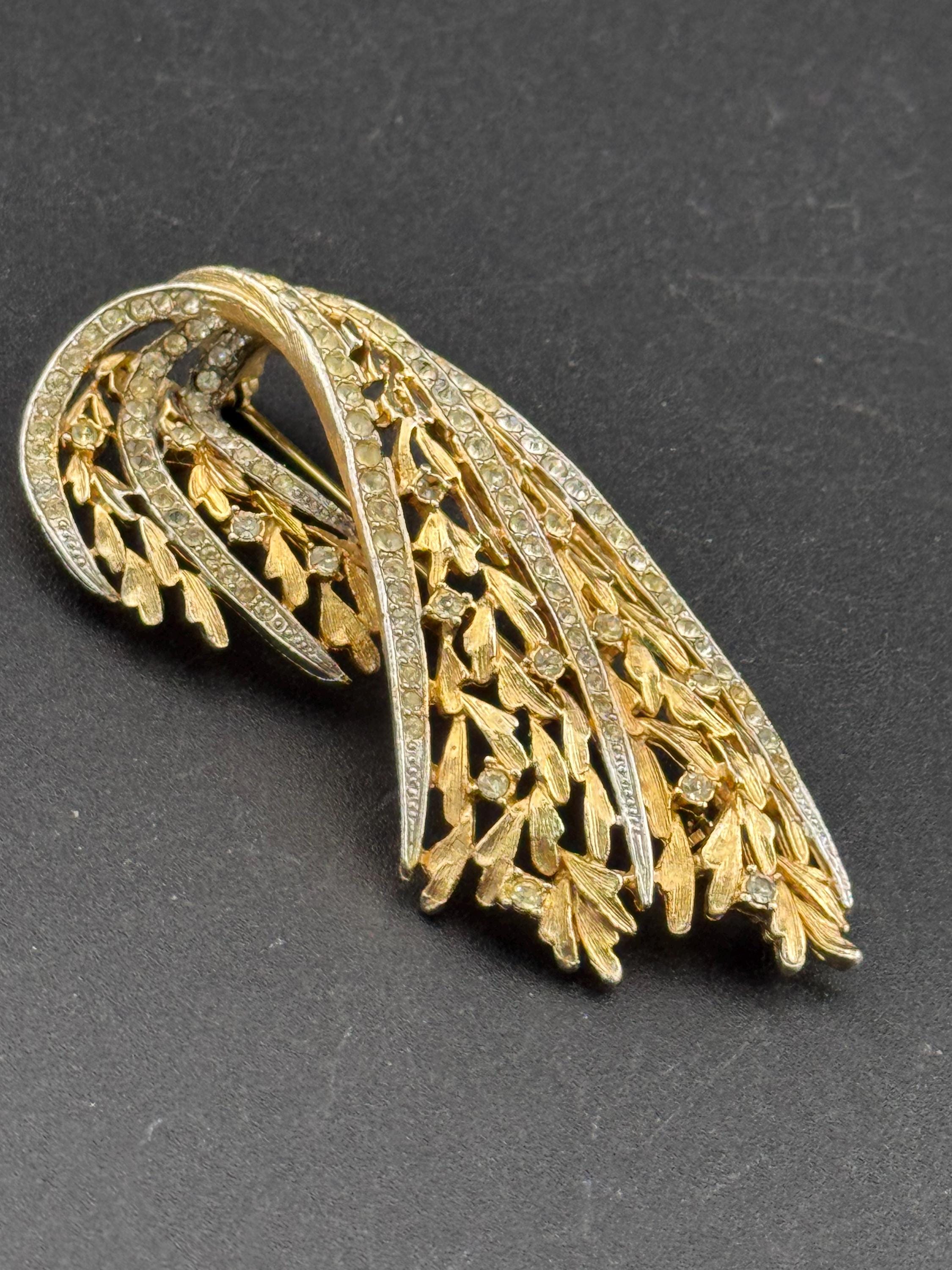 Signed large 7cm signed CORO Vintage Corocraft gold tone brooch with central diamanté paste set stones 1950s 1960s