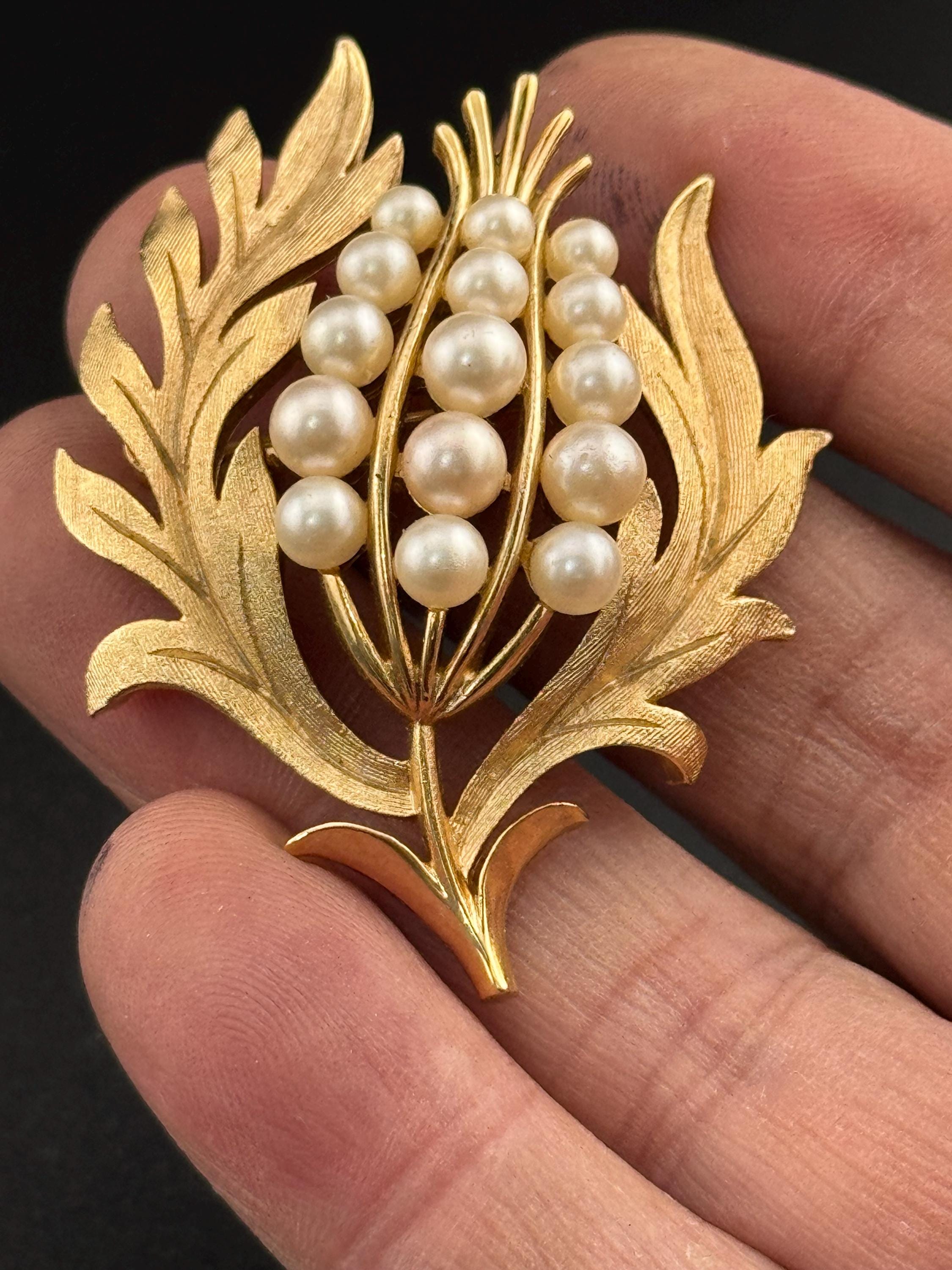Vintage signed TRIFARI 5.5cm stylised faux pearl floral thistle brooch gold tone
