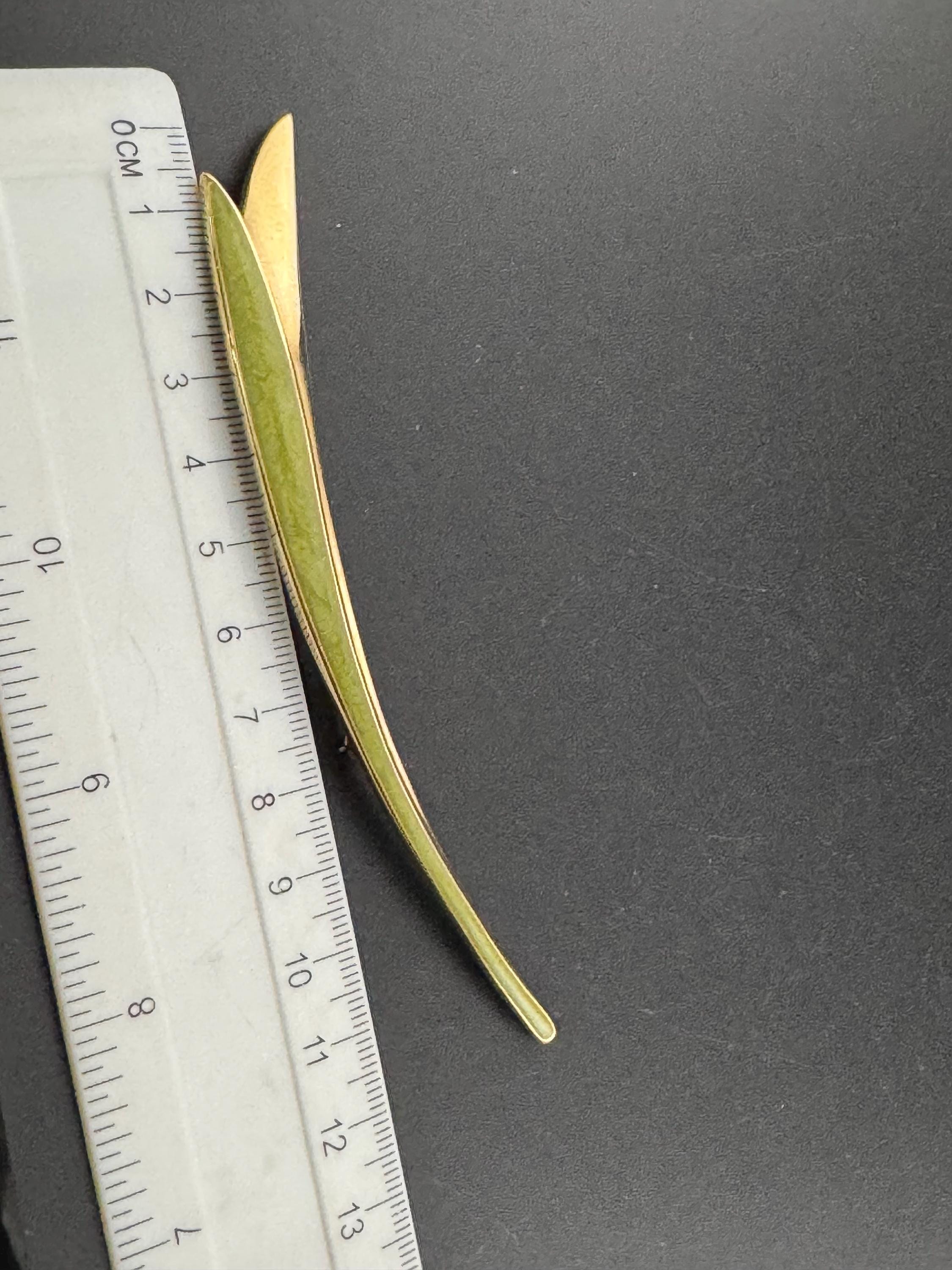 Vintage signed IV oversized 12cm very green enamel gold tone bar brooch long pin