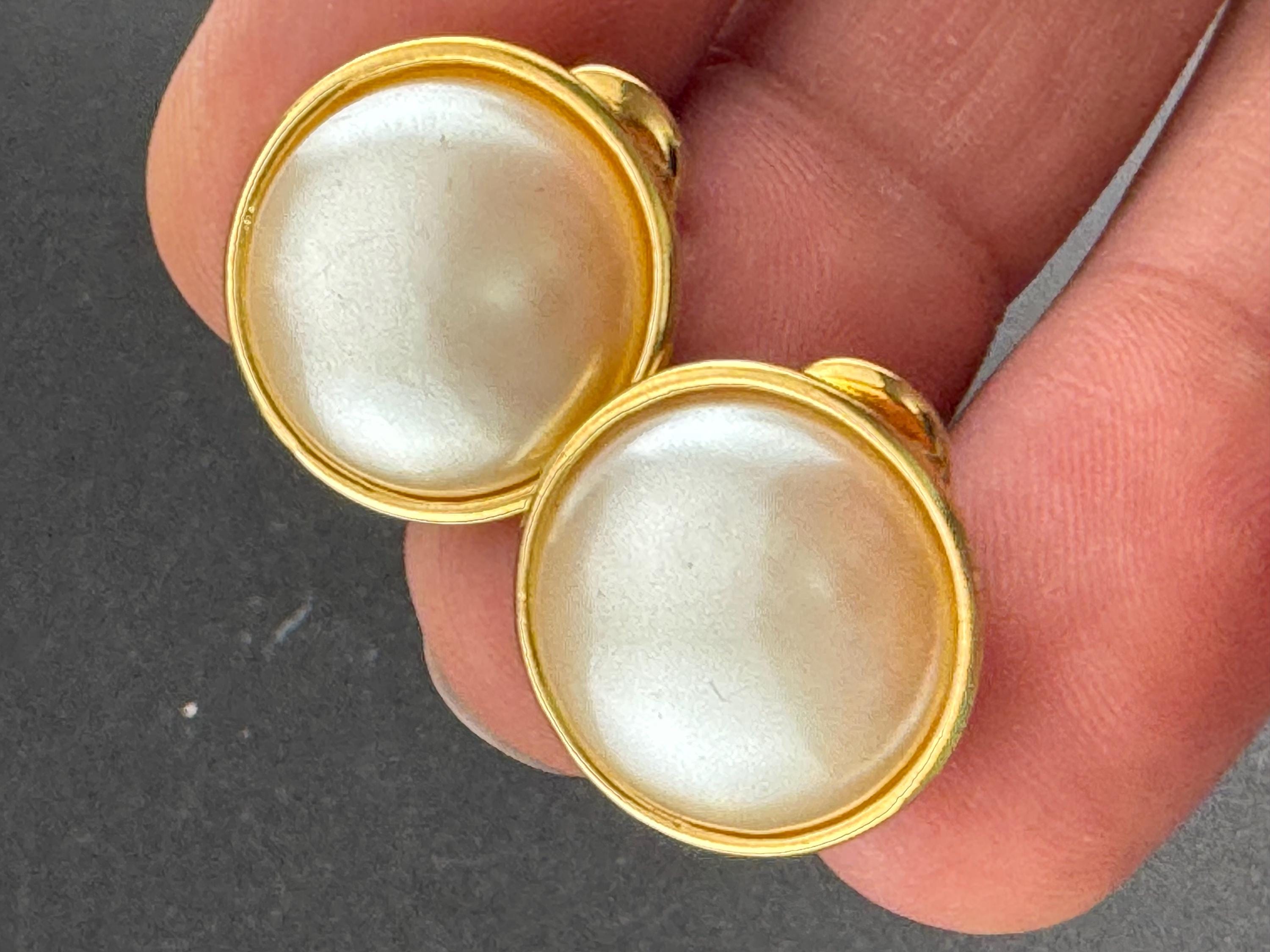 Vintage signed Monet 22ct triple gold plated 17mm faux pearl round stud clip on earrings