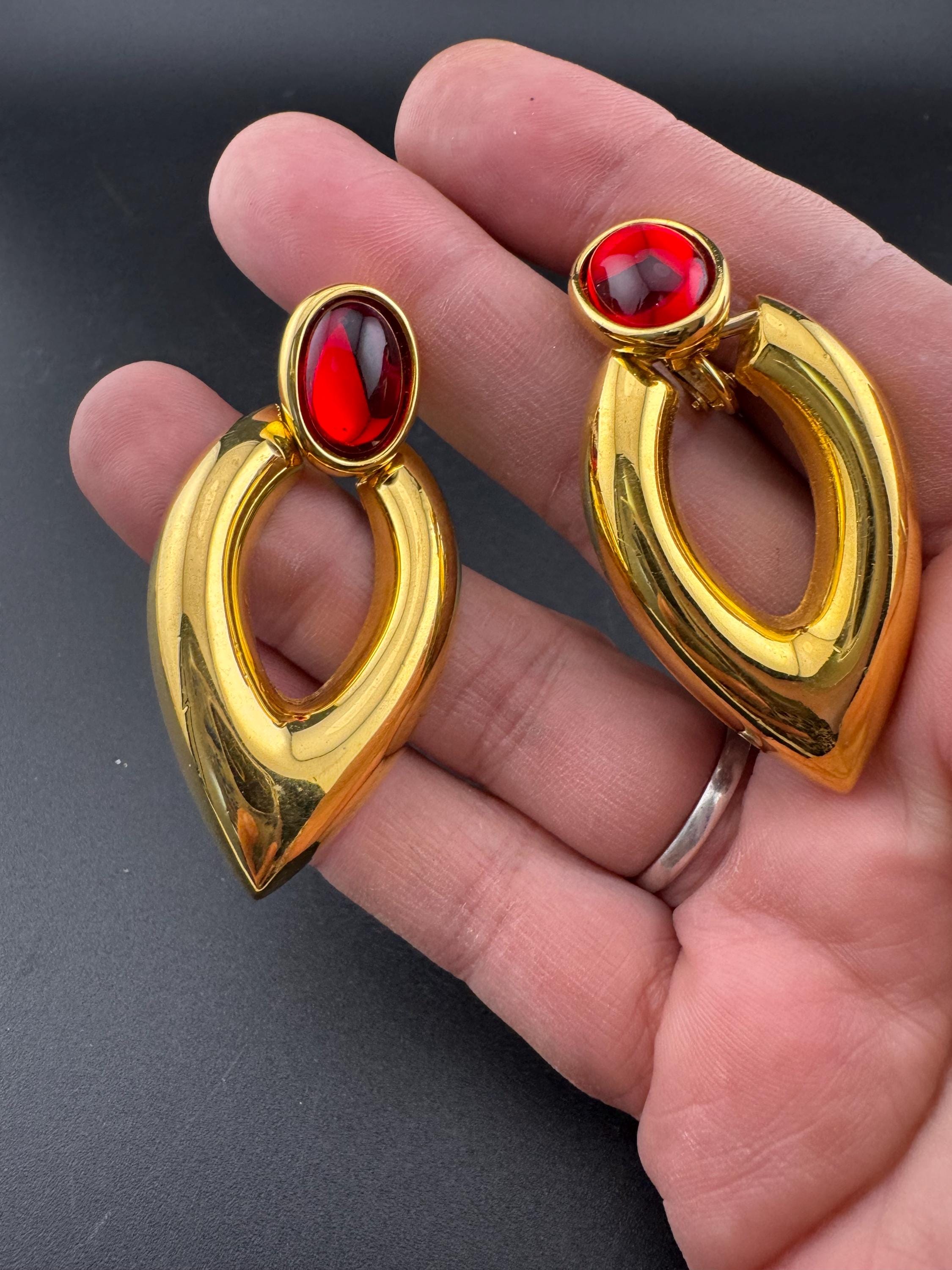 Signed Napier vintage 1980s Gold tone ruby red cabochon large pair of classic door knocker dangly drop clip on earrings