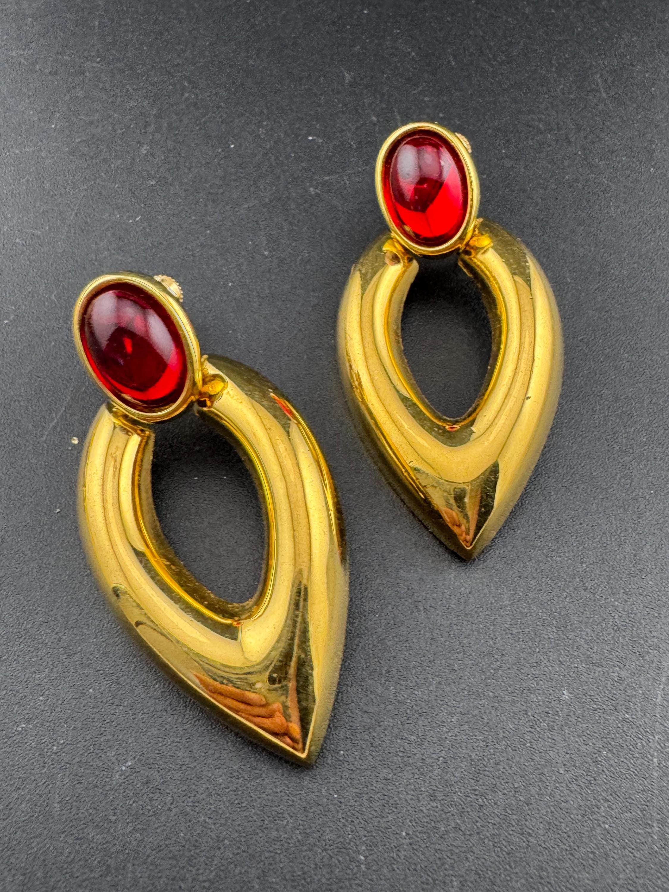 Signed Napier vintage 1980s Gold tone ruby red cabochon large pair of classic door knocker dangly drop clip on earrings