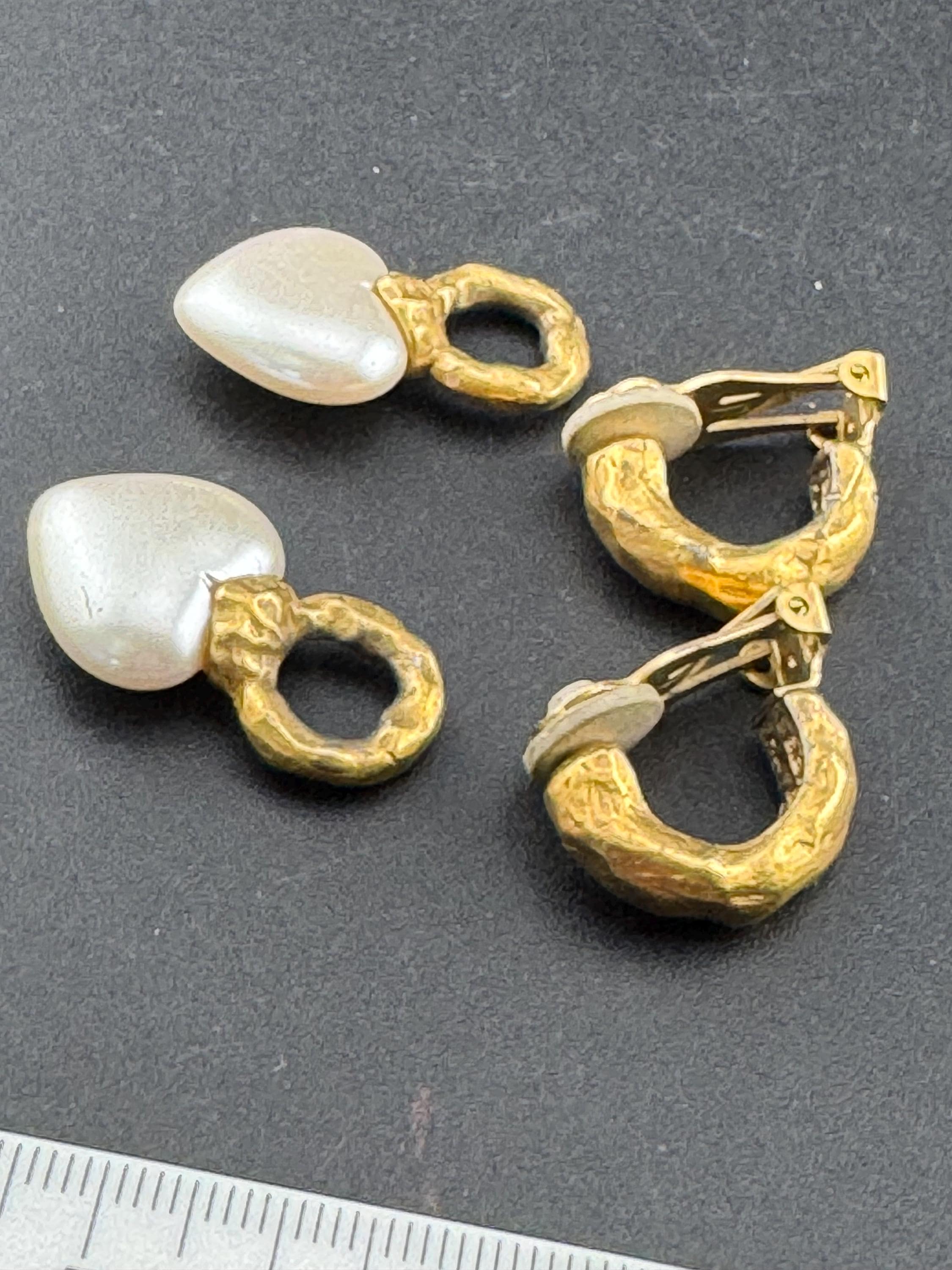 Signed AGATHA PARIS Vintage versatile Gold tone hoop and faux pearl hearts clip on earrings