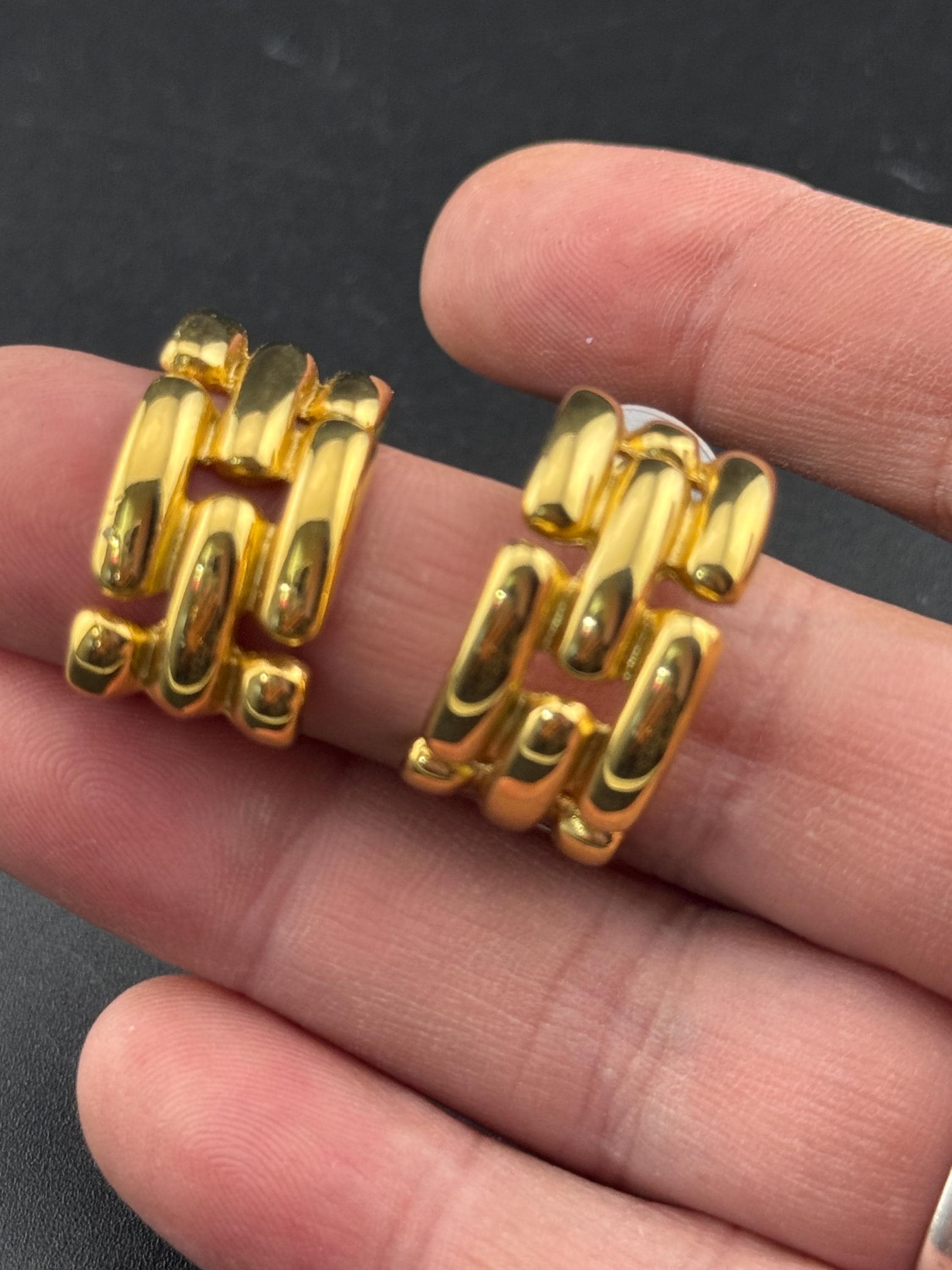 GIVENCHY Vintage 1980s Signed Gold Tone panther link hoop earrings for pierced ears