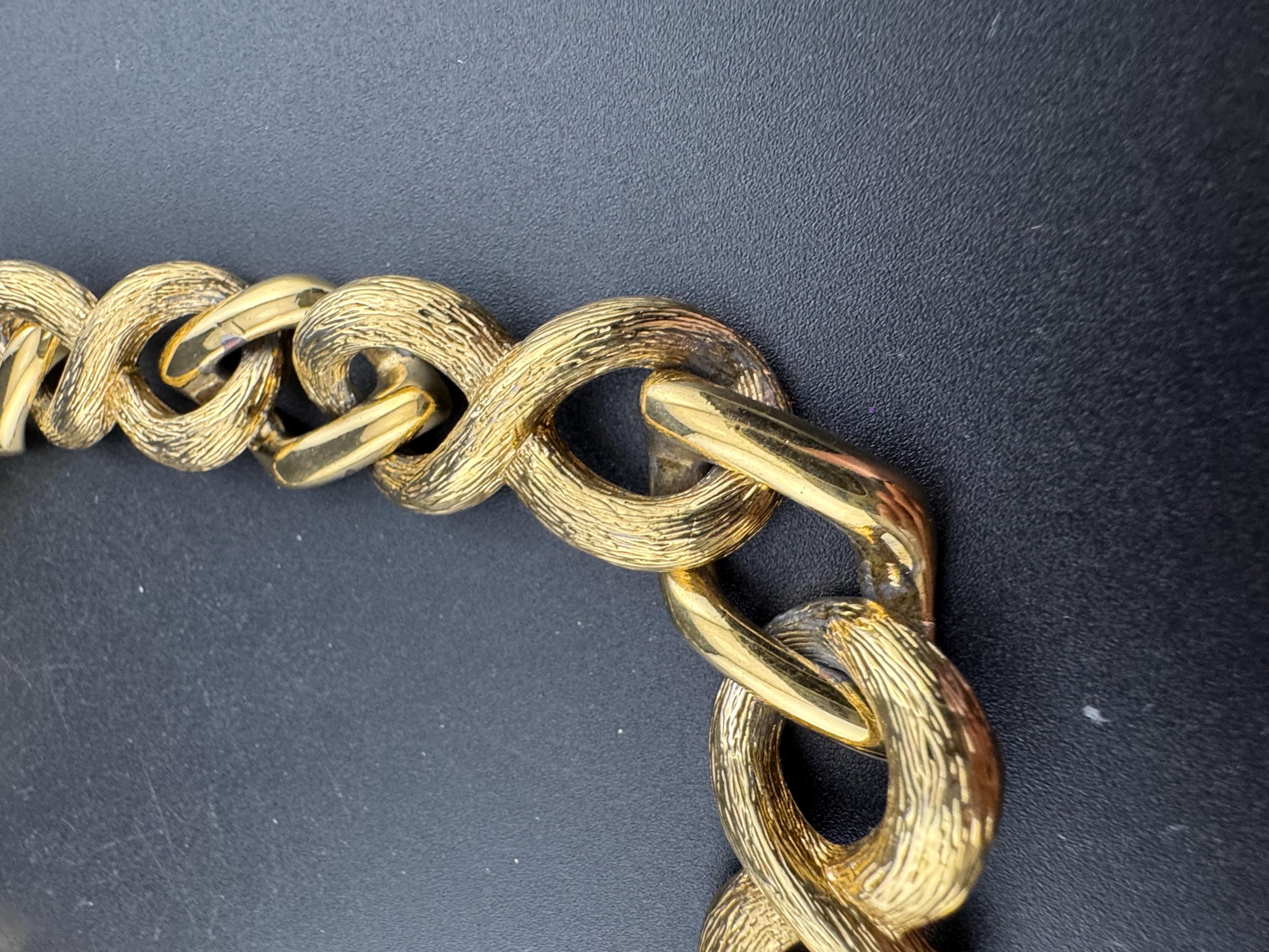 Vintage substantial 1980s wide textured cable link chunky gold tone choker necklace 43cm