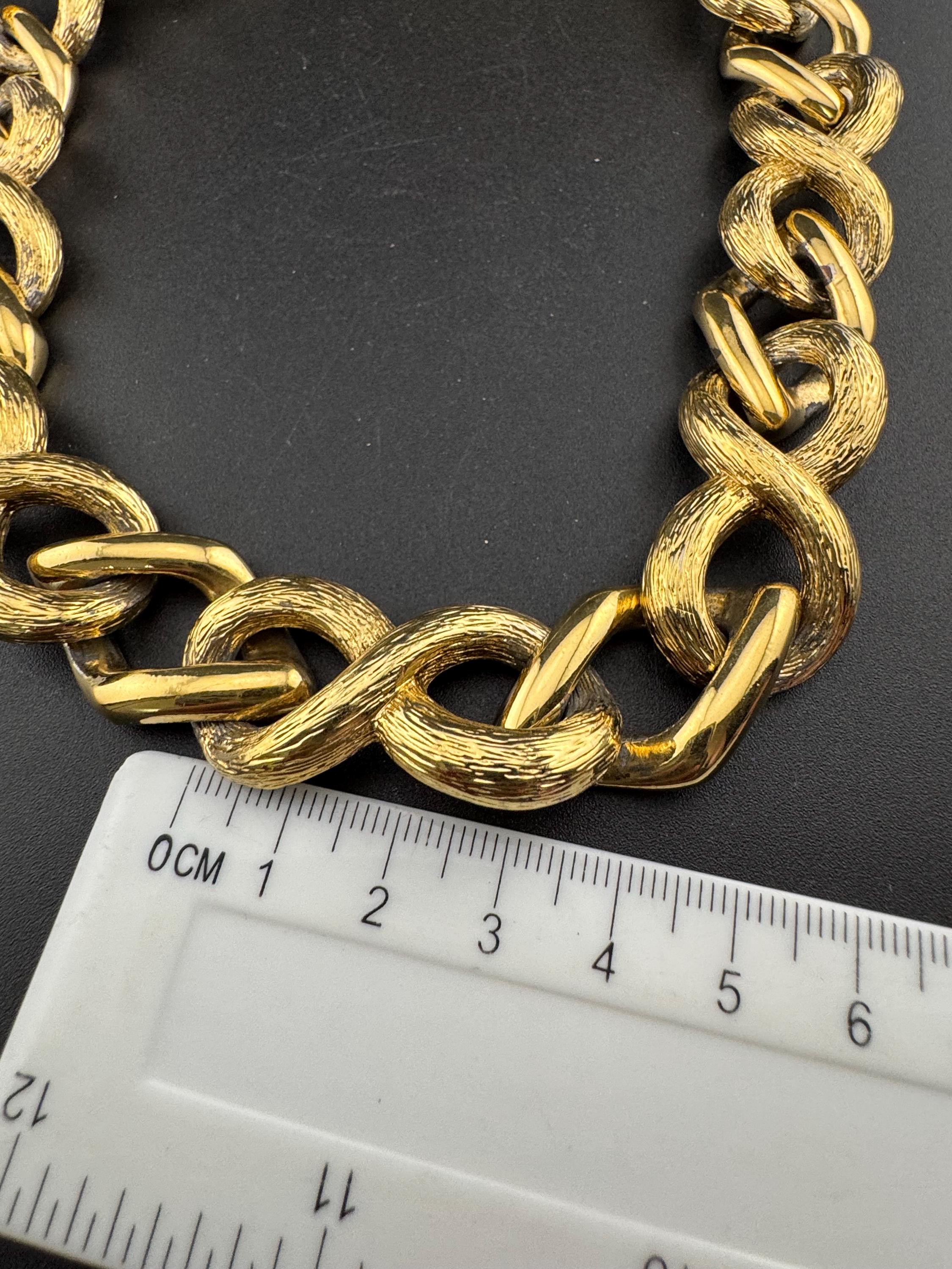Vintage substantial 1980s wide textured cable link chunky gold tone choker necklace 43cm