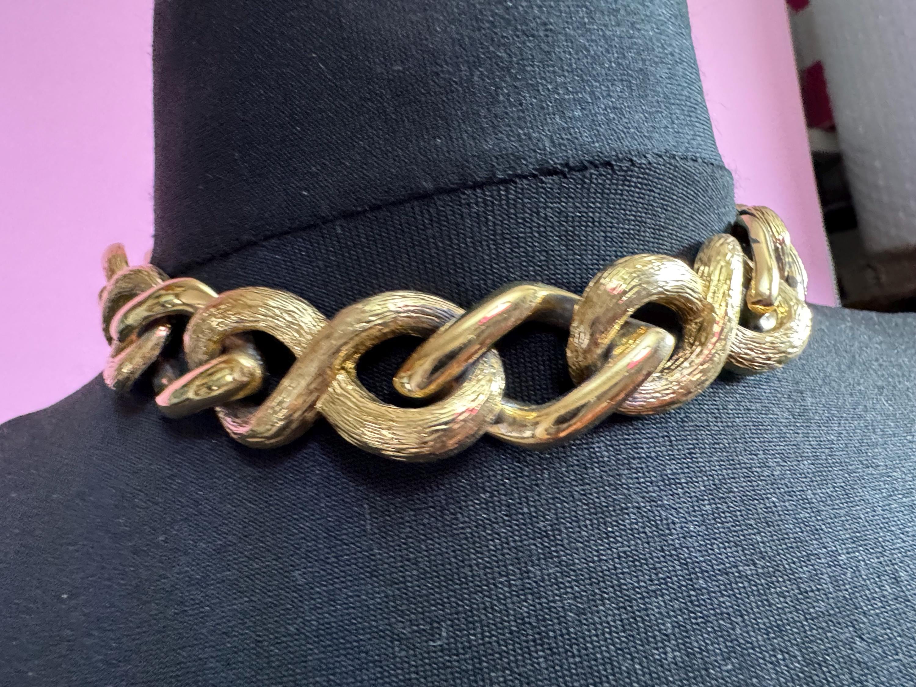 Vintage substantial 1980s wide textured cable link chunky gold tone choker necklace 43cm