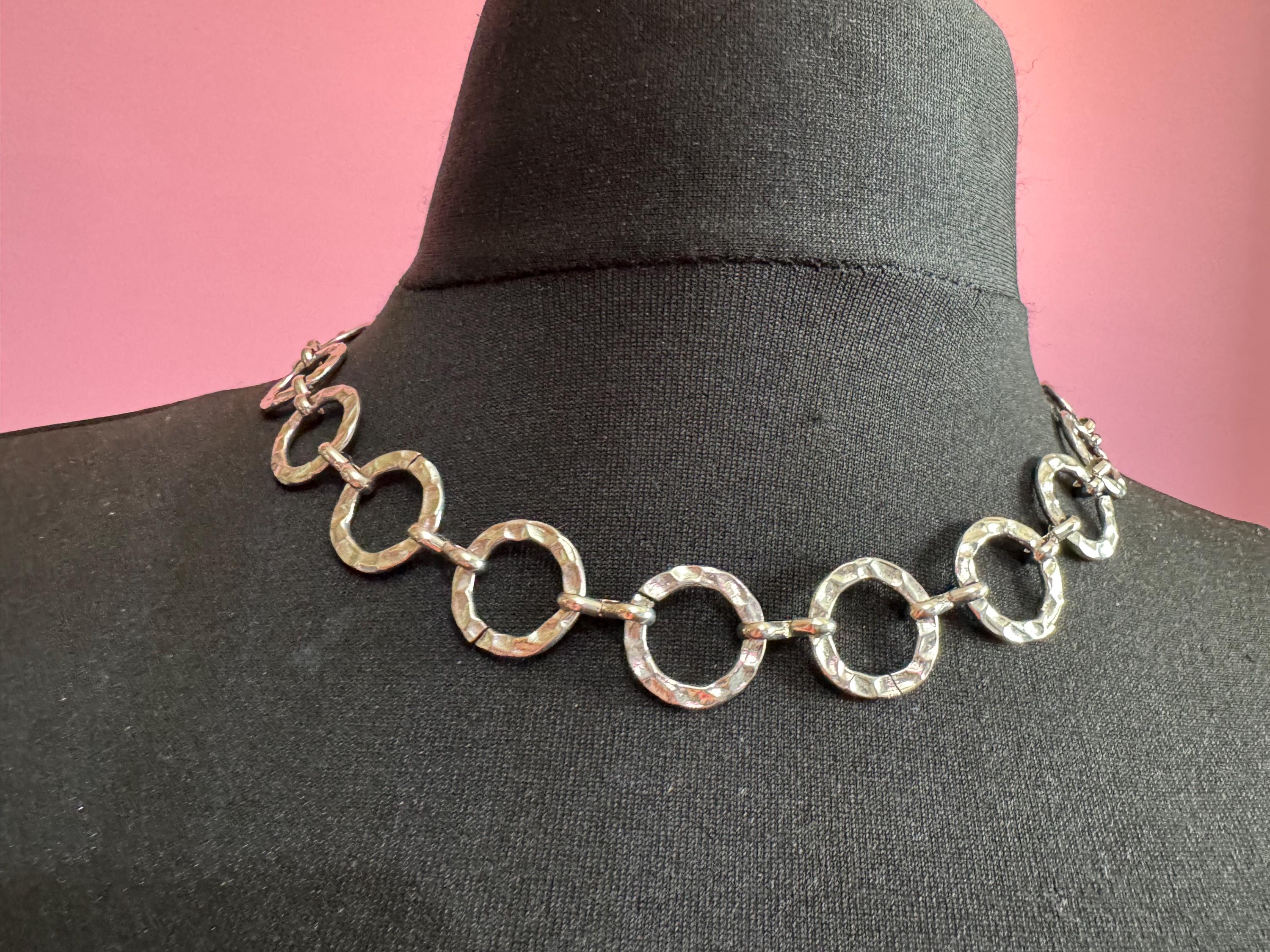 Vintage silver tone textured planished Wide chain Link round loop necklace