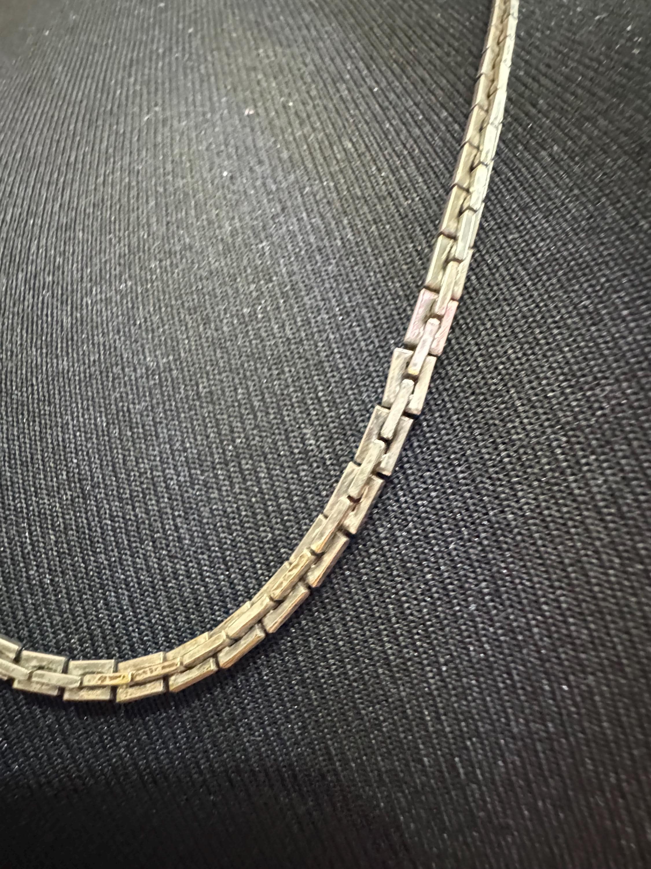 Signed ADRIEN Mann Vintage modernist textured long silver tone thick plain chain necklace 80cm