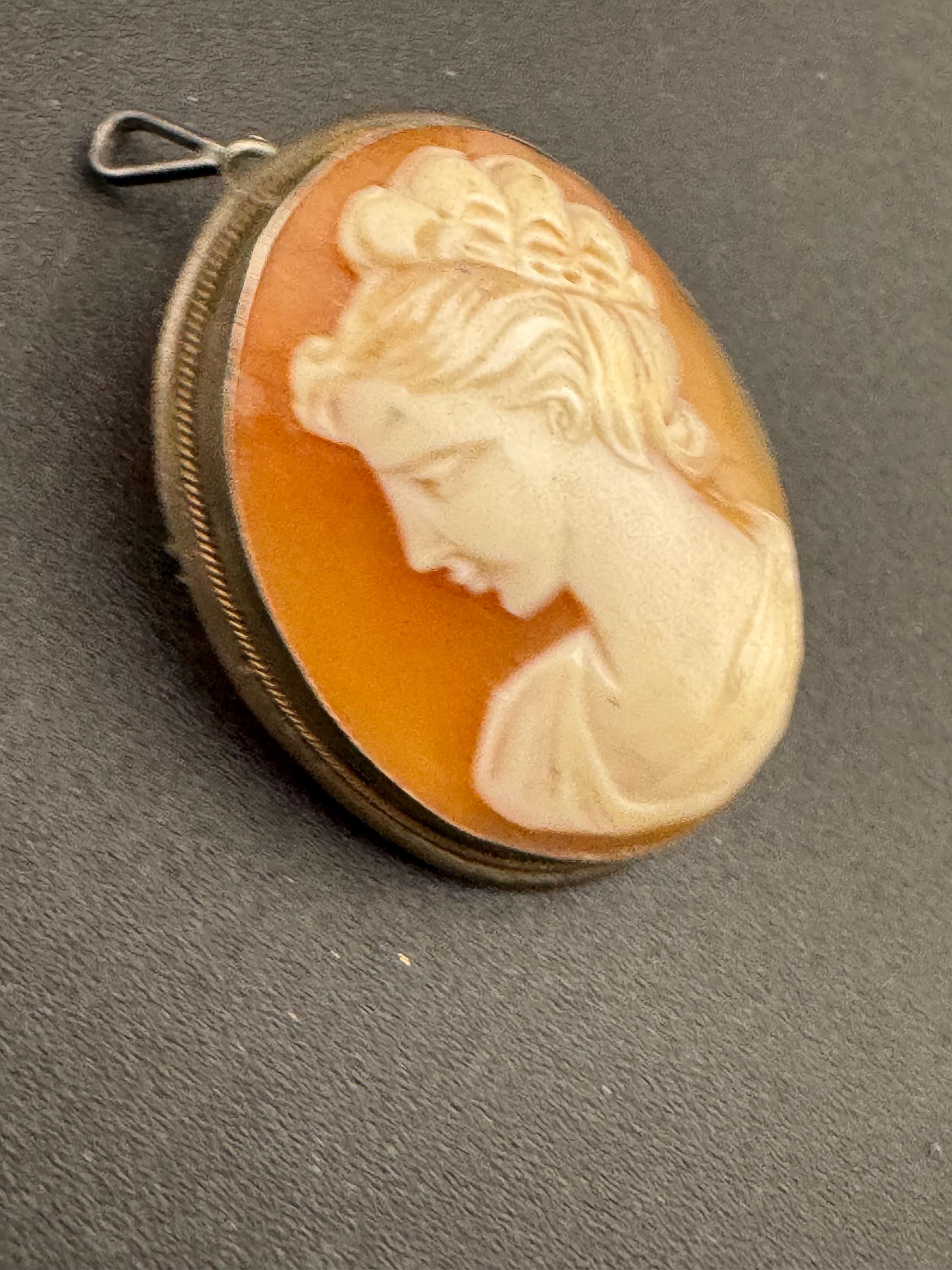 Antique Carved Cameo Brooch Pendant: Art Deco Silver Roll Clasp (3.5cm)