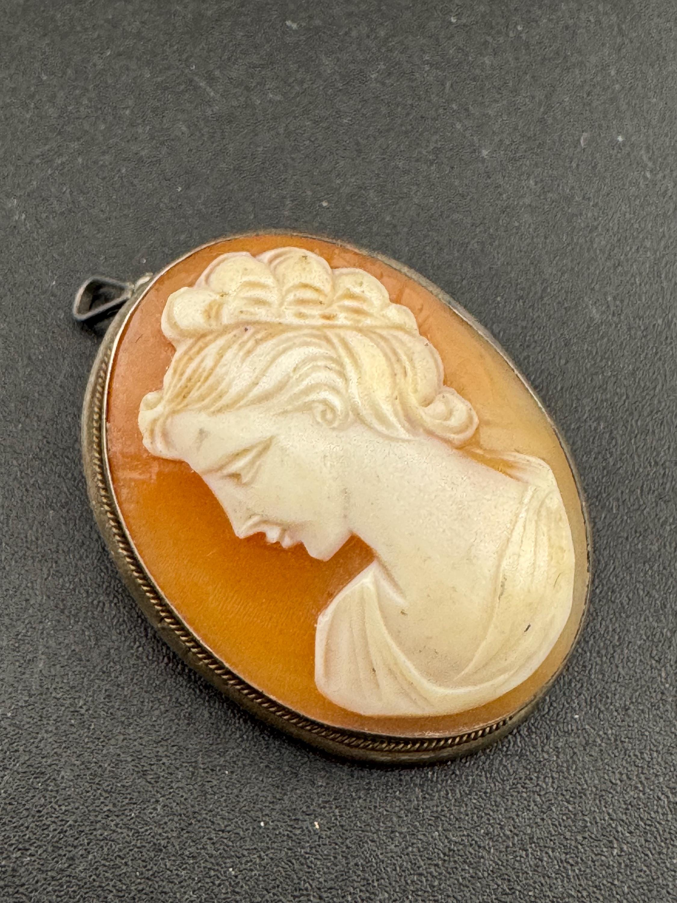 Antique Carved Cameo Brooch Pendant: Art Deco Silver Roll Clasp (3.5cm)
