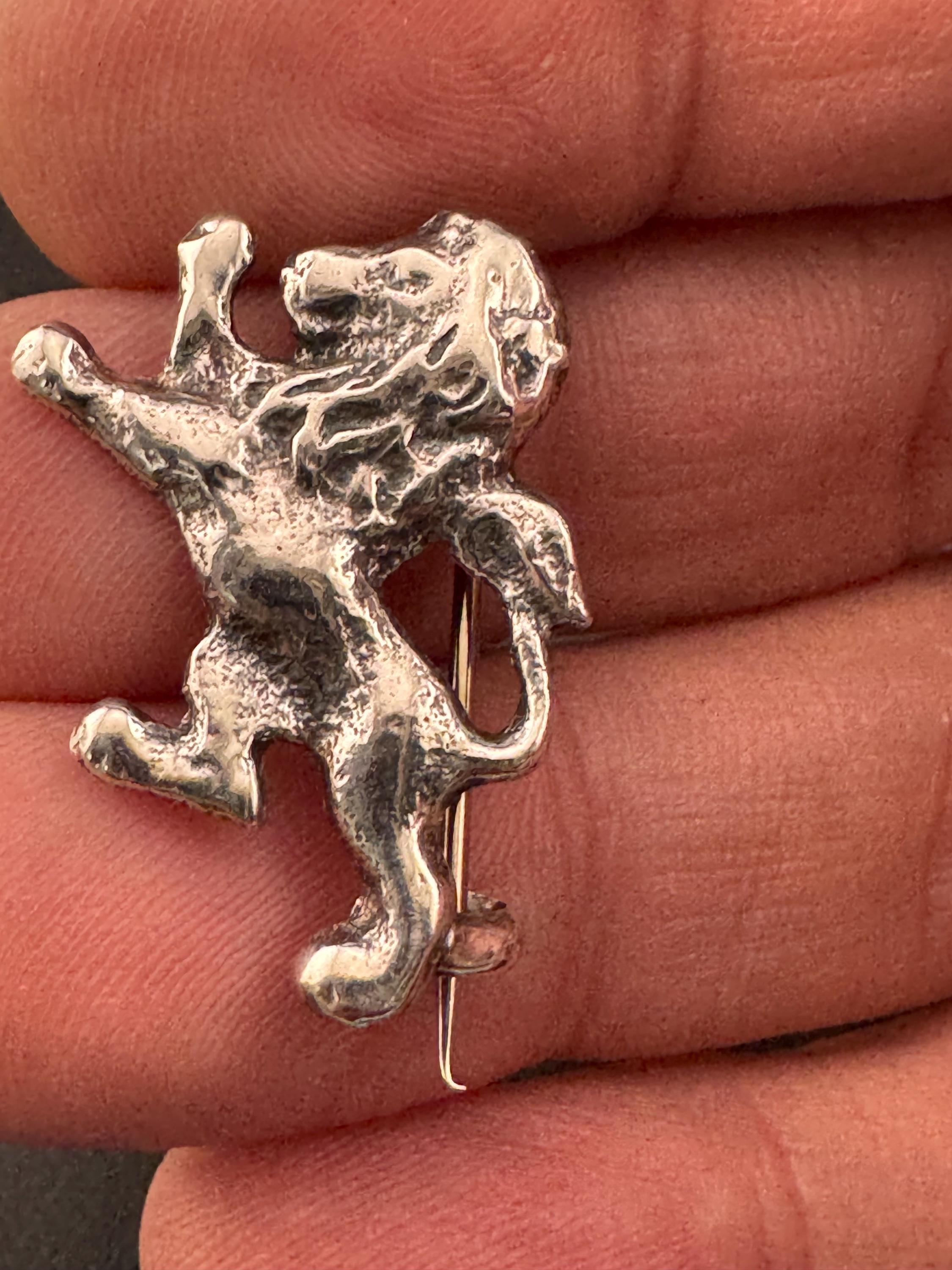 Vintage Small 3cm stamped Sterling rampant lion English brooch 3.8grams