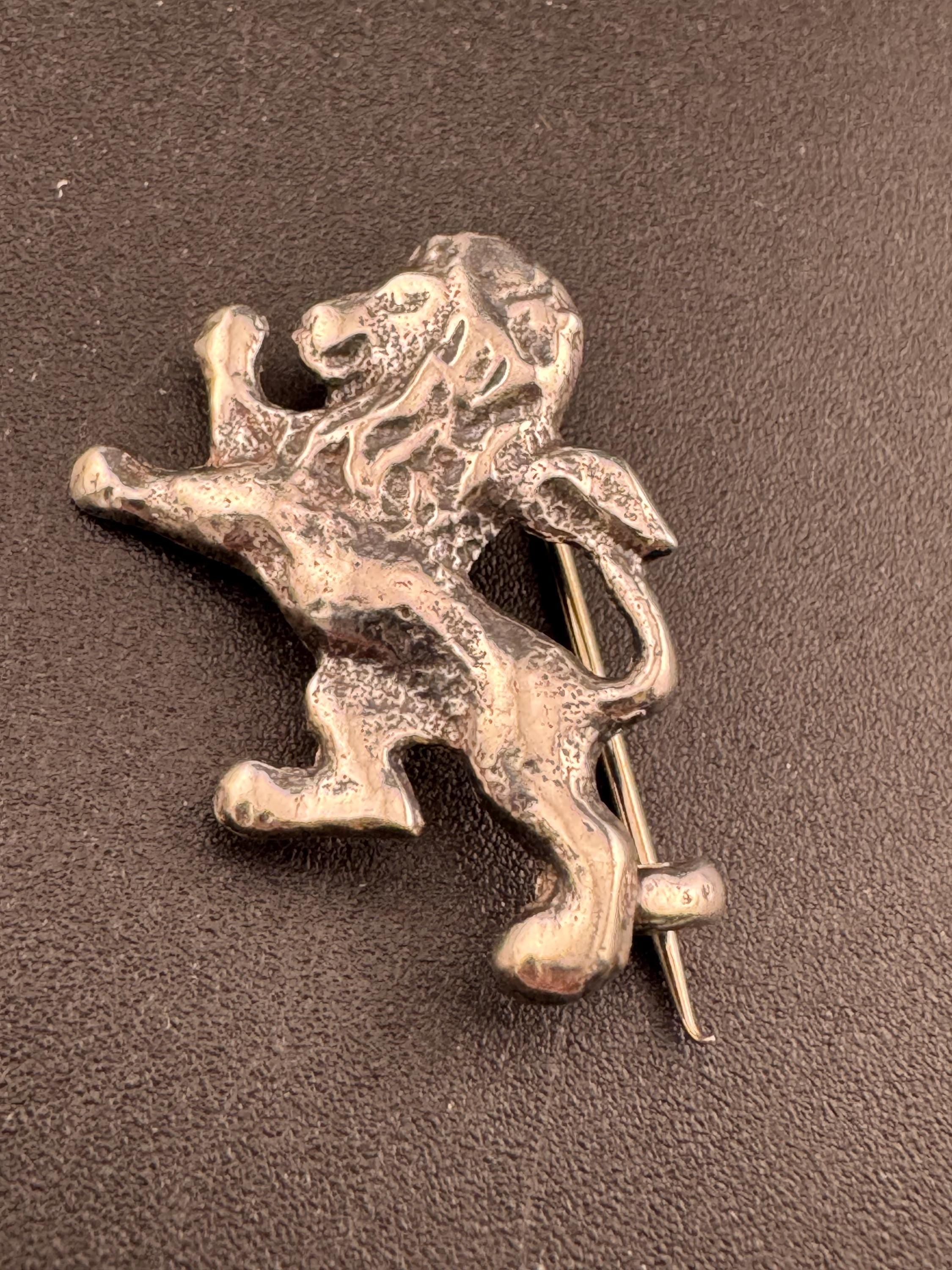 Vintage Small 3cm stamped Sterling rampant lion English brooch 3.8grams
