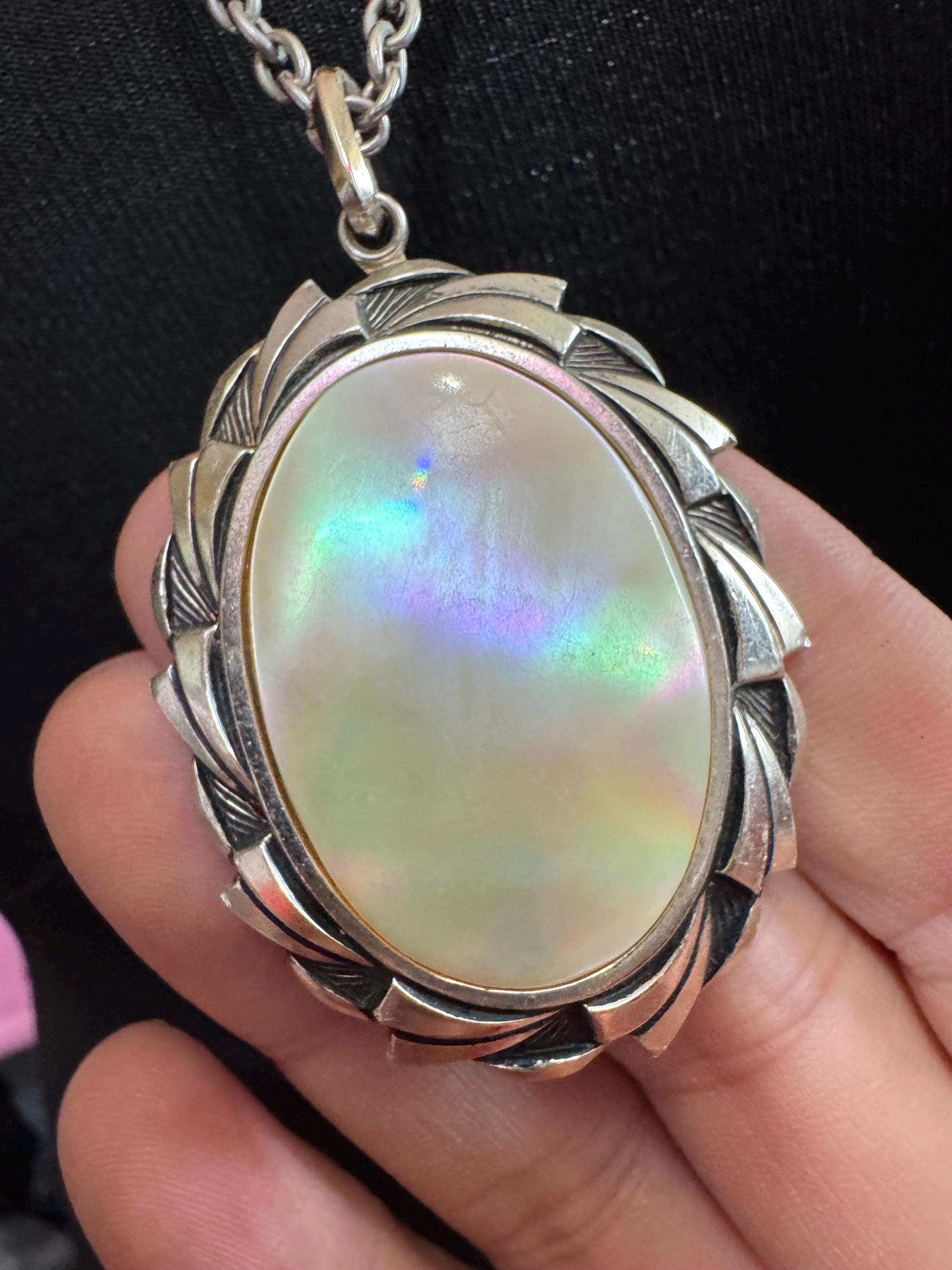 Vintage large silver tone oval pearl shell 1970s pendant necklace