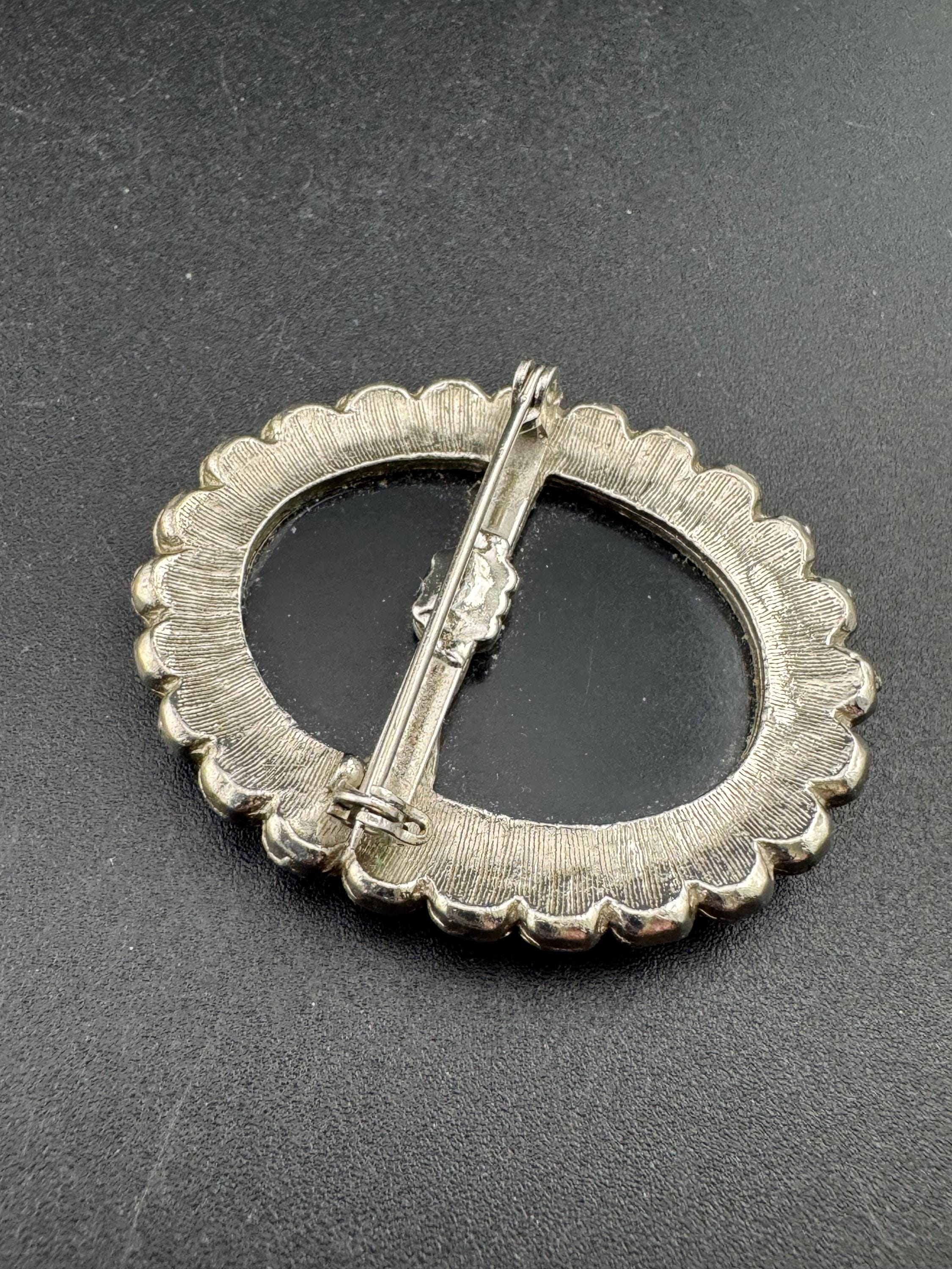 Vintage Stylish black minimalist modernist ciear diamanté oval brooch 5cm