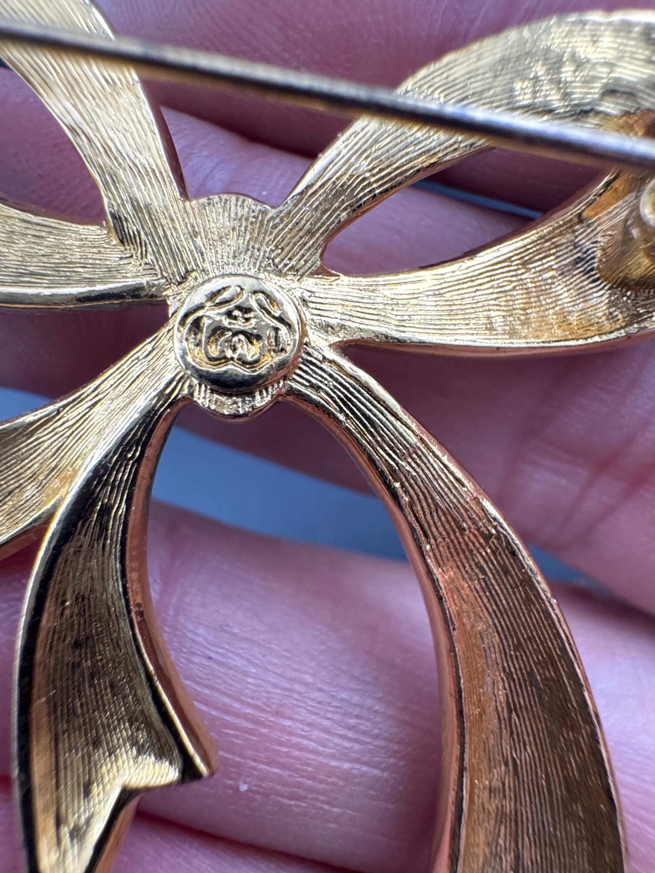 Signed Vintage high end 6cm gold tone clear diamanté bow brooch