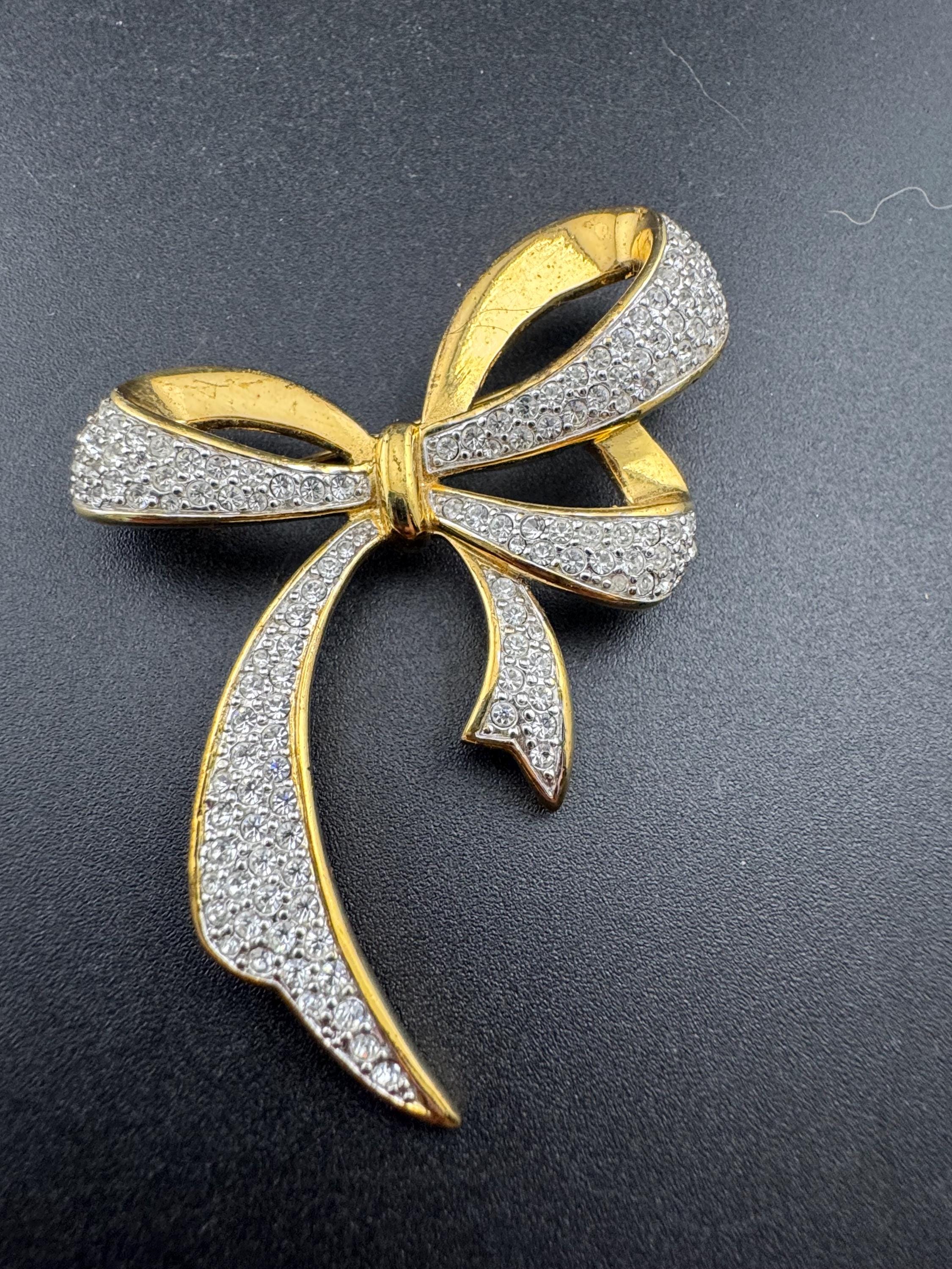 Signed Vintage high end 6cm gold tone clear diamanté bow brooch