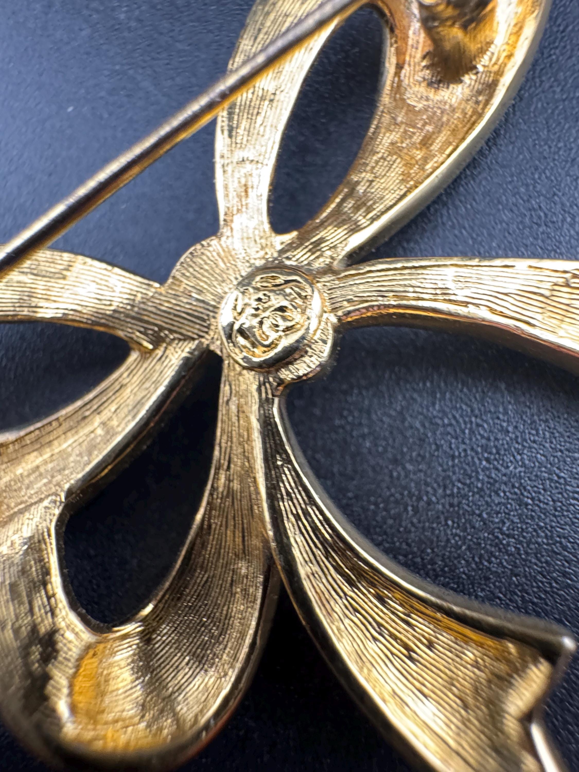 Signed Vintage high end 6cm gold tone clear diamanté bow brooch