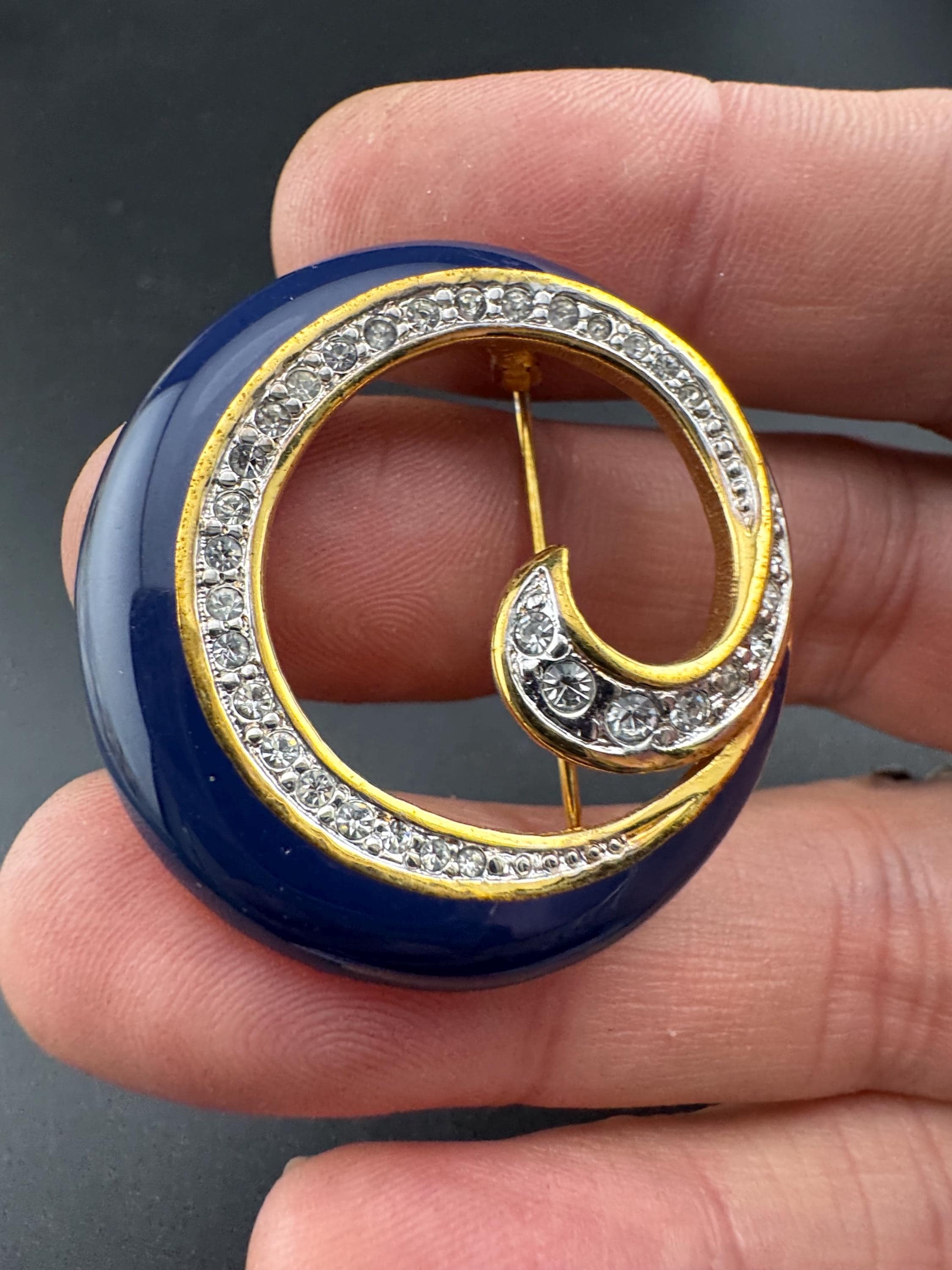 Vintage navy blue enamel diamanté gold tone abstract swirl detail brooch 1980s