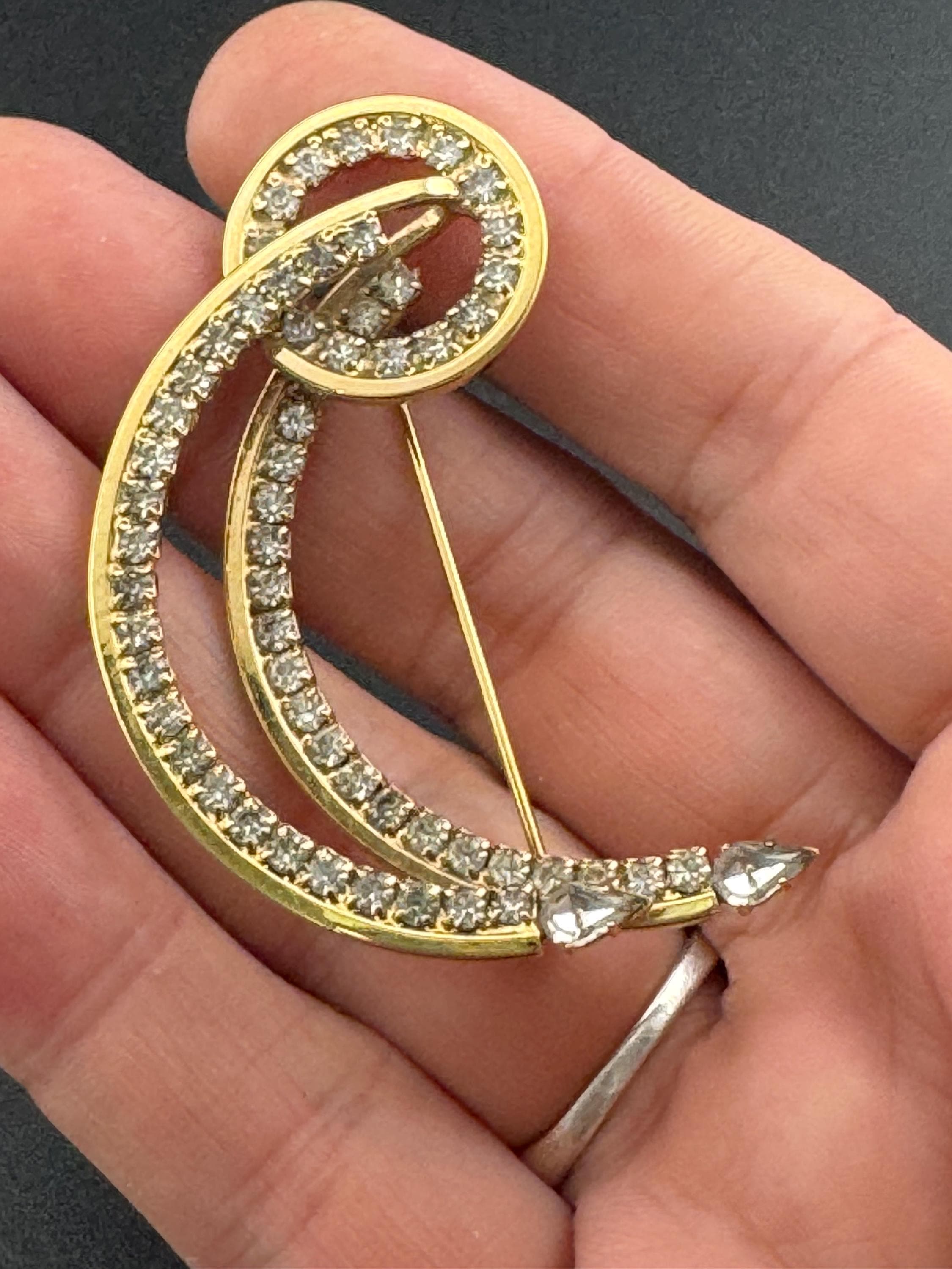 Large vintage stylish gold tone clear diamanté glass abstract swirl brooch