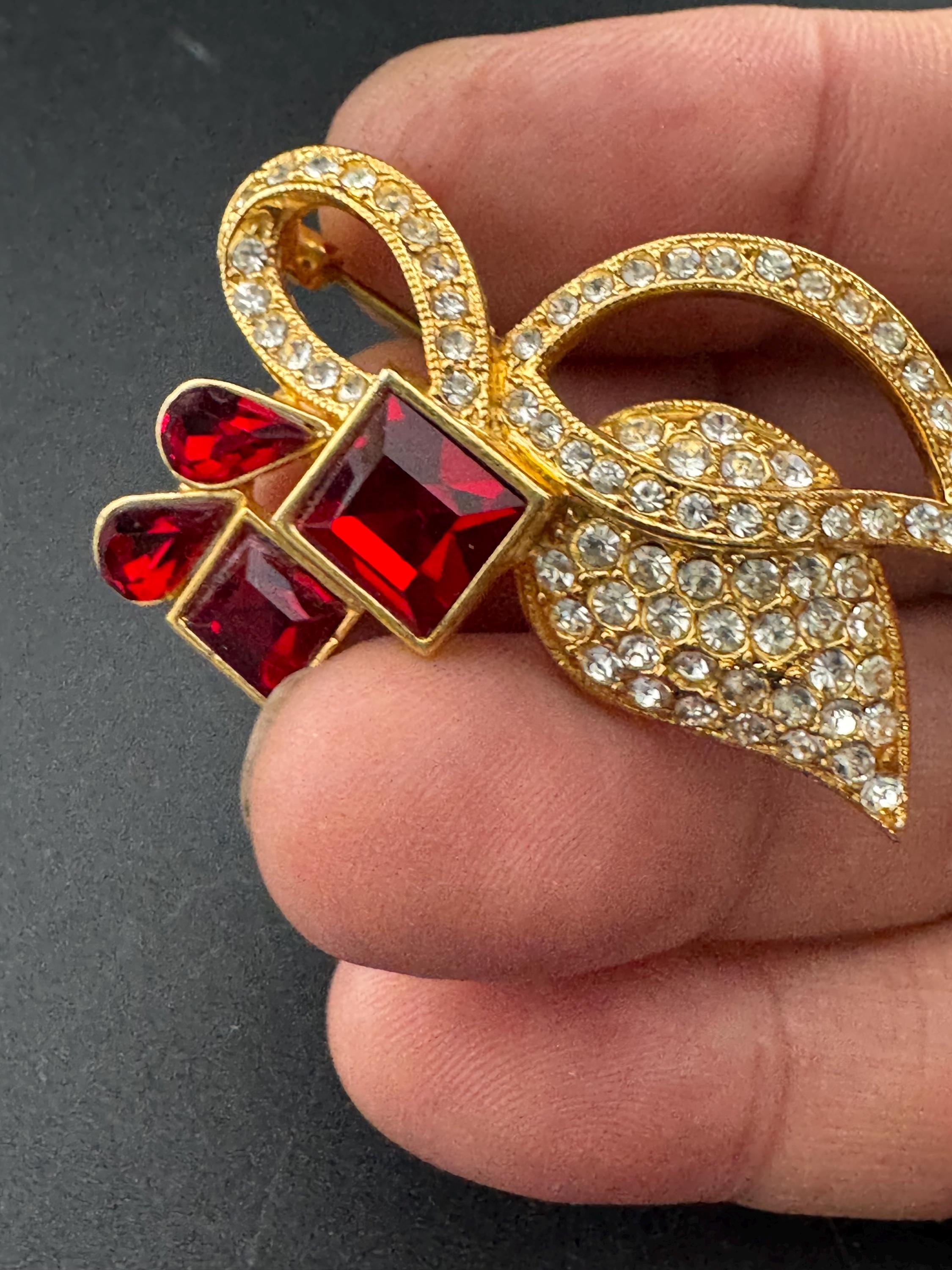 Vintage ruby red square glass rhinestone 3.5cm gold tone abstract floral brooch 1970s