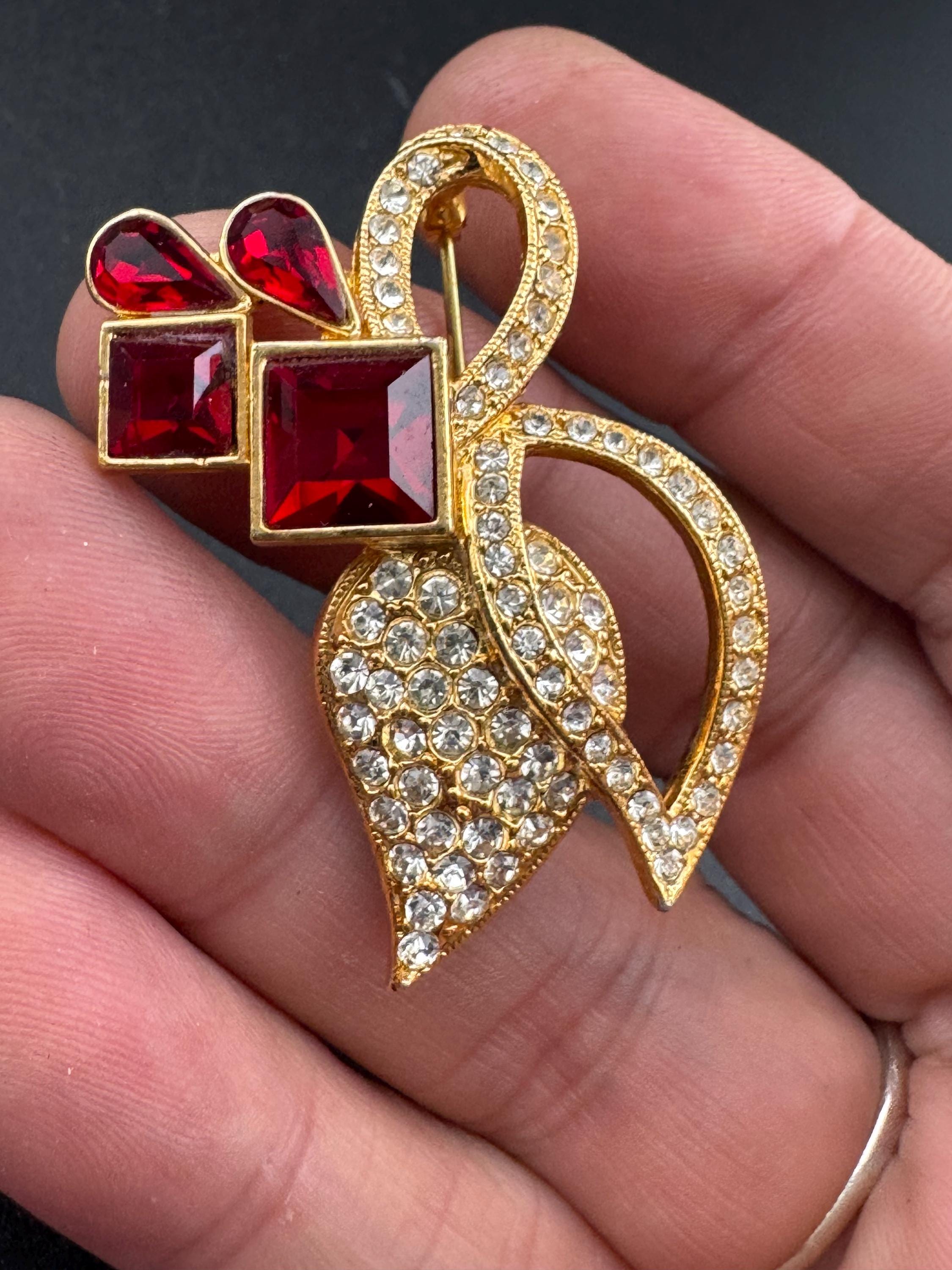 Vintage ruby red square glass rhinestone 3.5cm gold tone abstract floral brooch 1970s