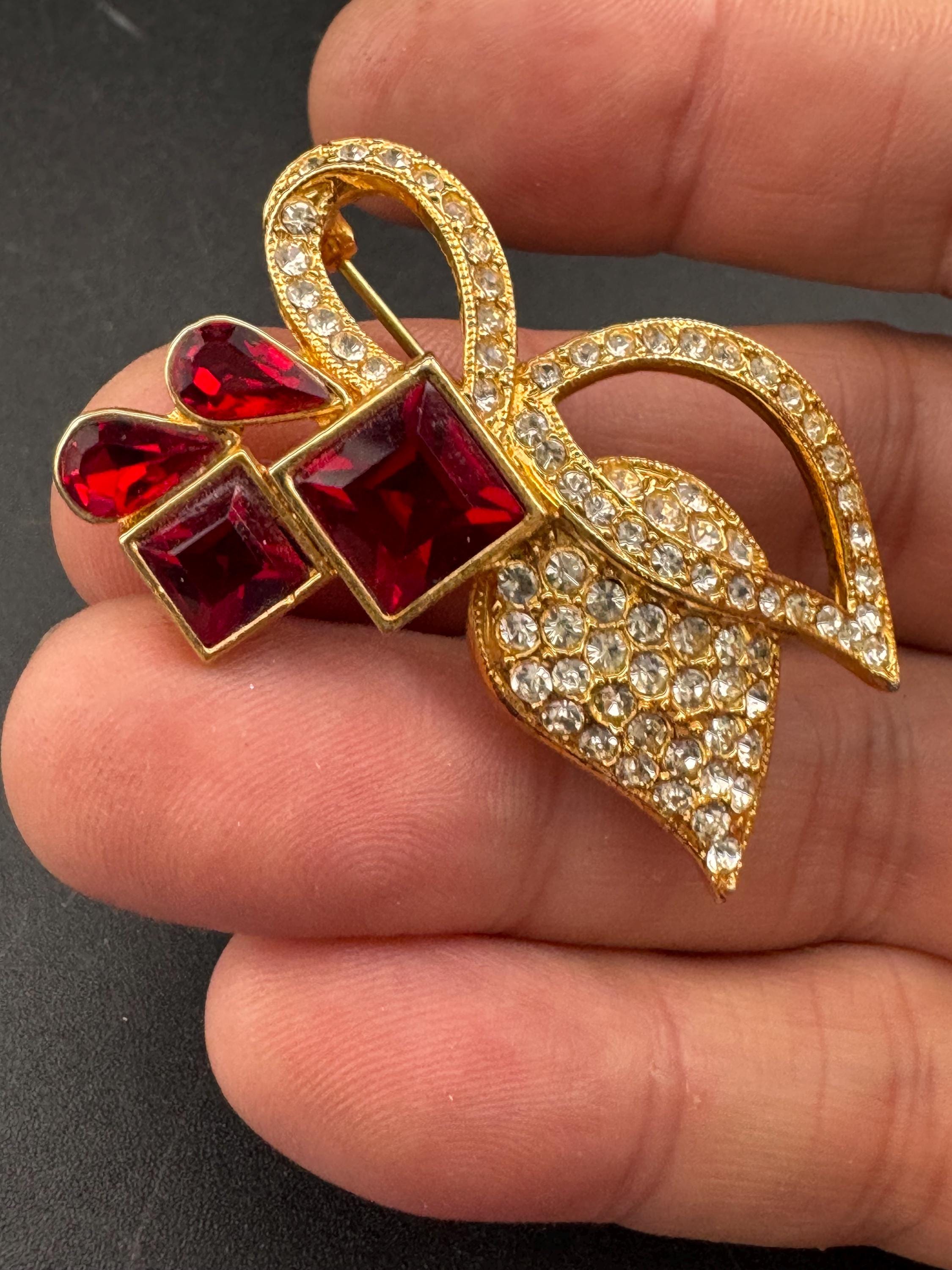 Vintage ruby red square glass rhinestone 3.5cm gold tone abstract floral brooch 1970s