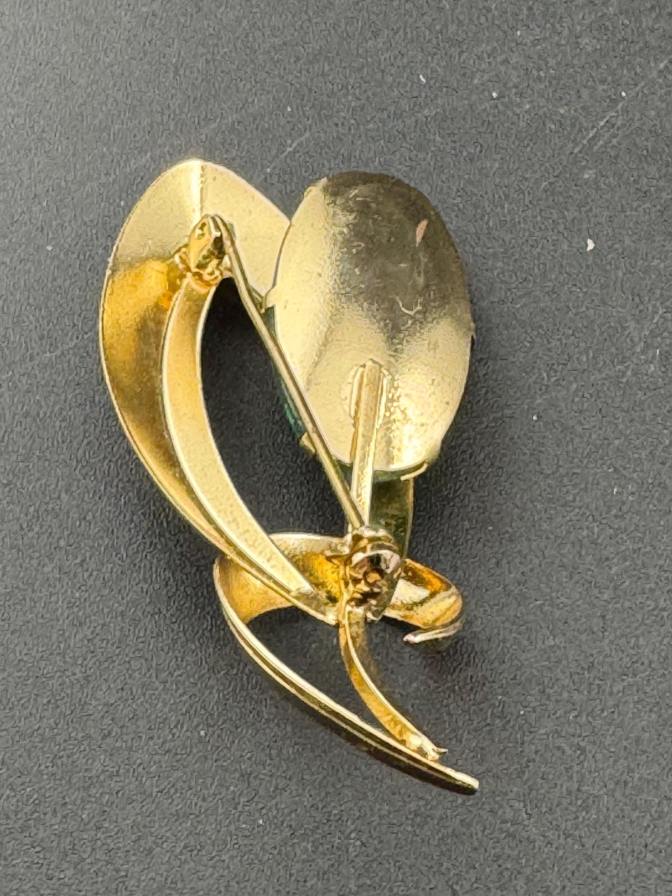 Vintage Mid Century pretty floral gold tone green rhinestone flower brooch 1940s 1950s