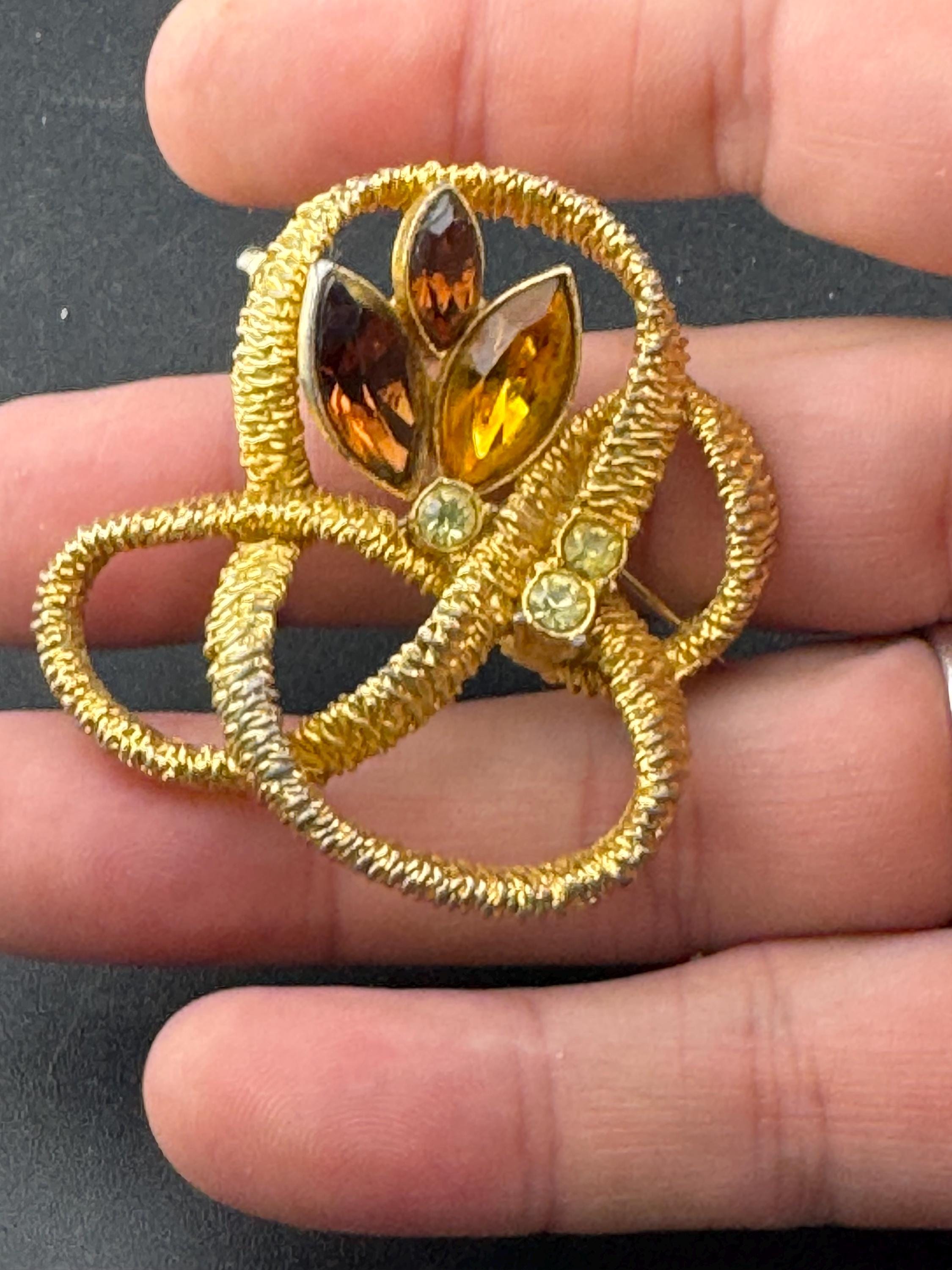 Large 6cm vintage modernist gold tone brown cognac and amber glass abstract brooch