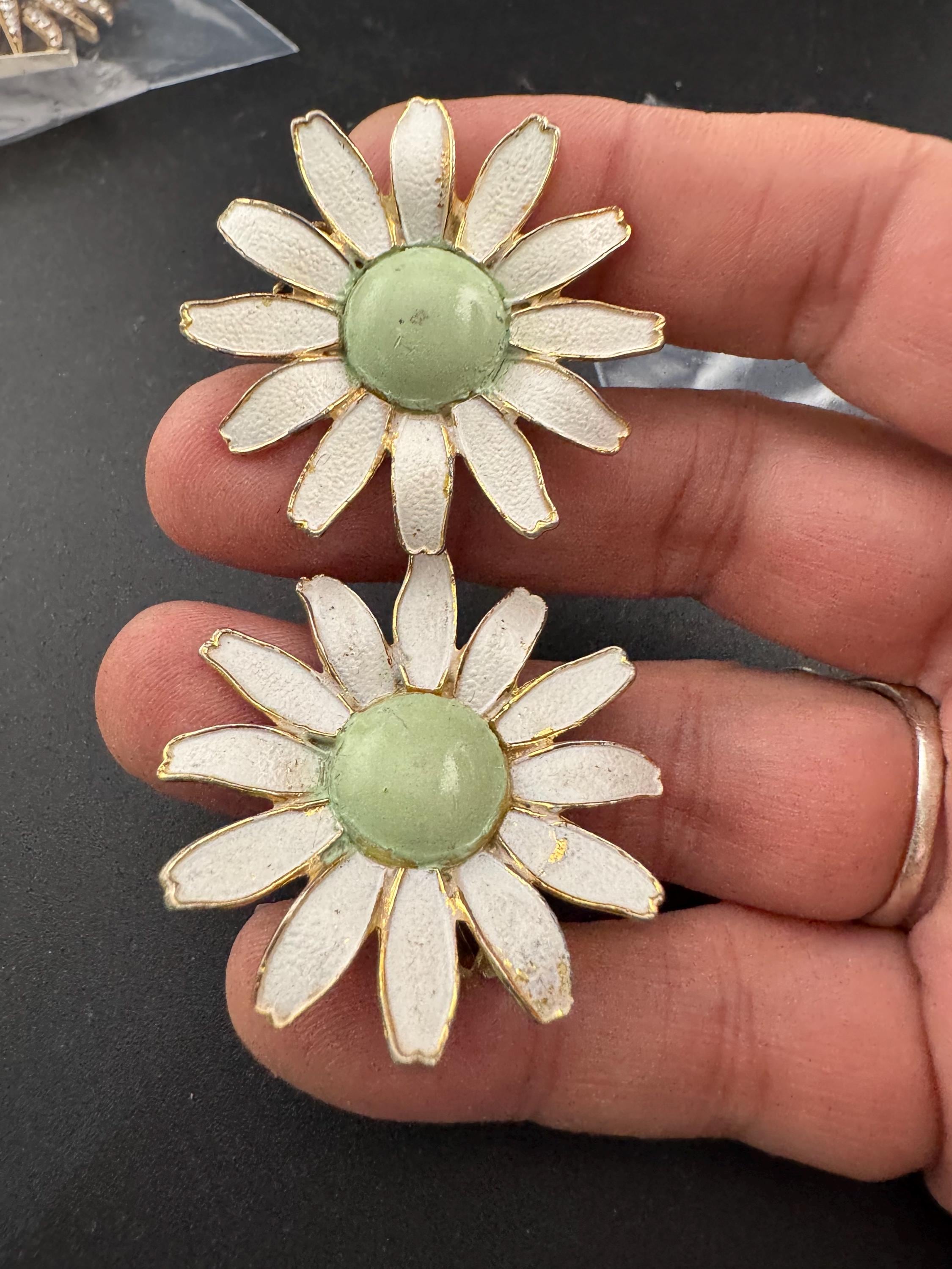 Oversized Signed WEISS white and mint green enamel gold tone daisy flower clip on earrings