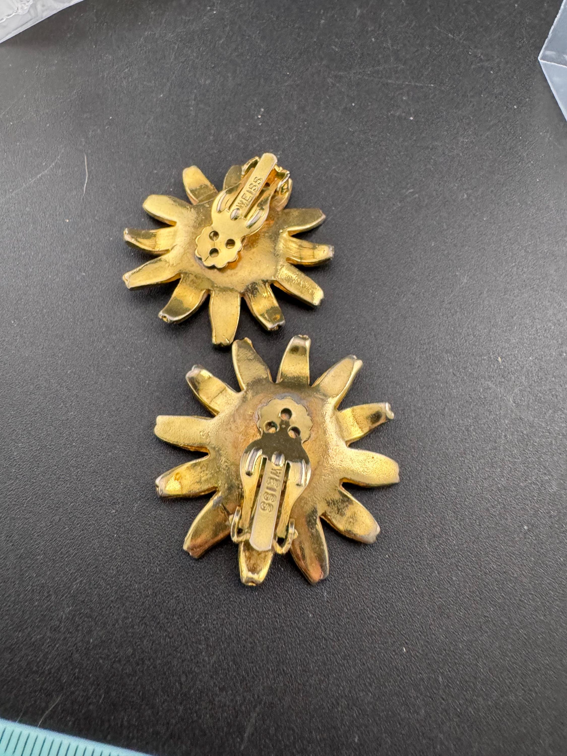 Oversized Signed WEISS white and mint green enamel gold tone daisy flower clip on earrings