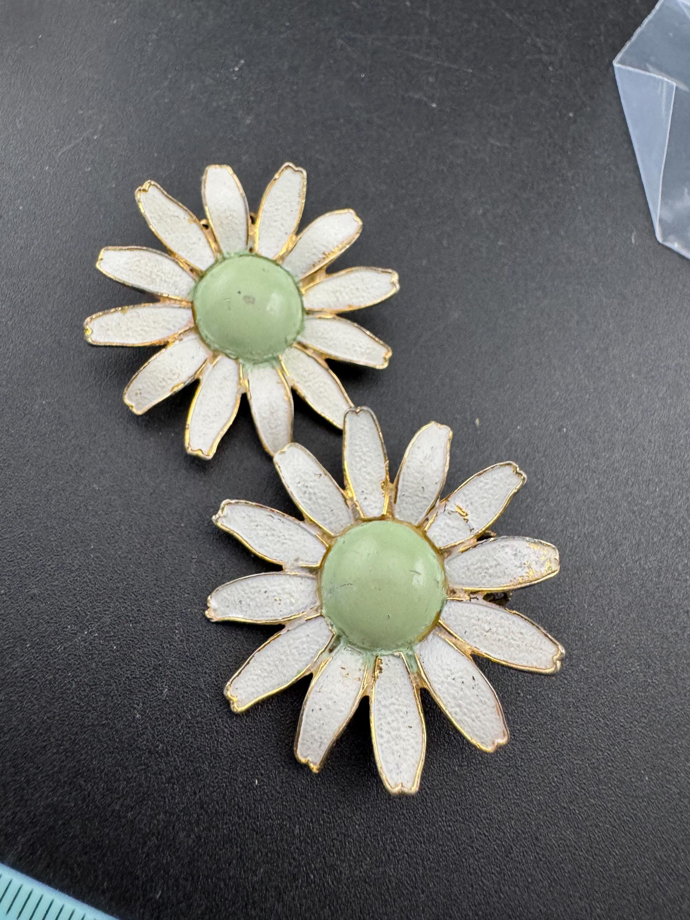 Oversized Signed WEISS white and mint green enamel gold tone daisy flower clip on earrings