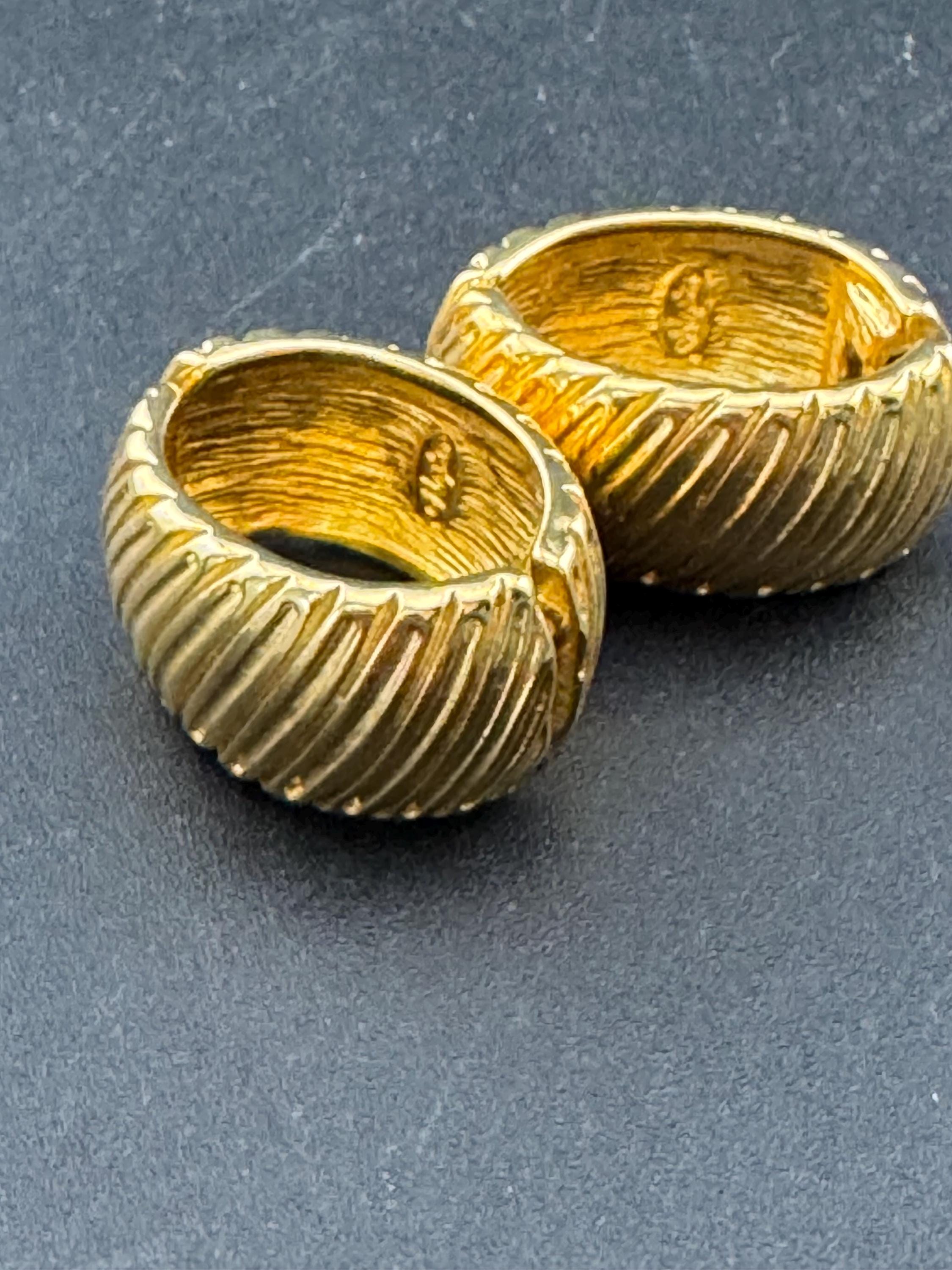 Signed NAPIER Vintage gold tone large clamp on 3cm clip on hoop earrings