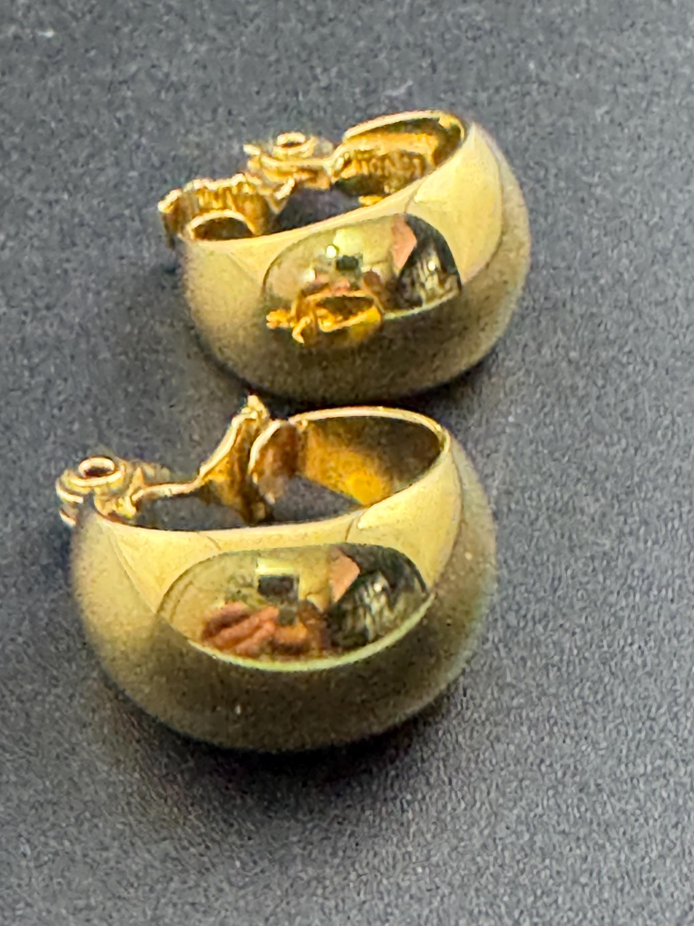 Signed MONET Vintage High End Gold tone 2cm round wide Hoop clip on drop earrings