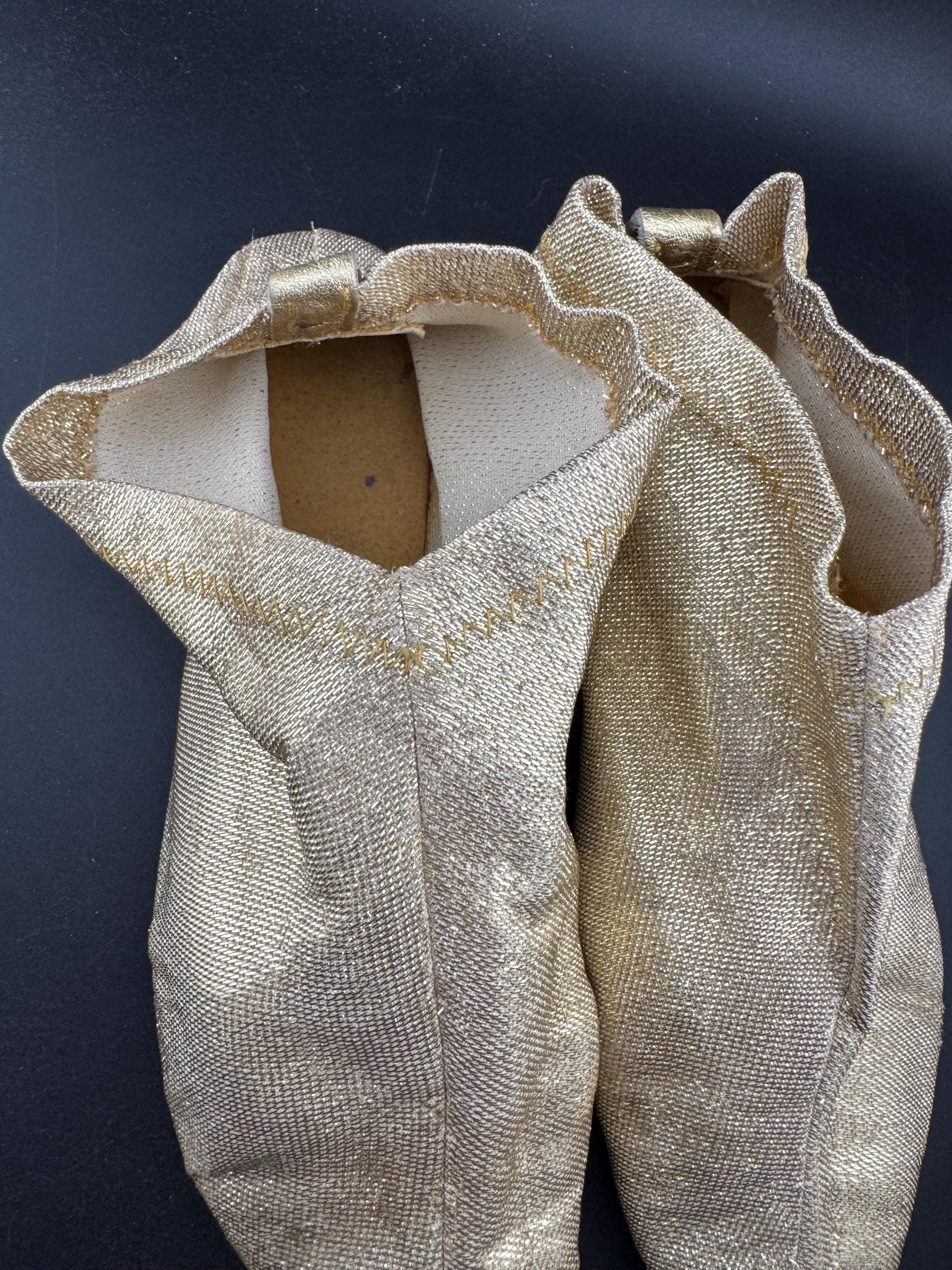 USA size 7- 7.5 med to large  champagne gold lurex disco booties shoes