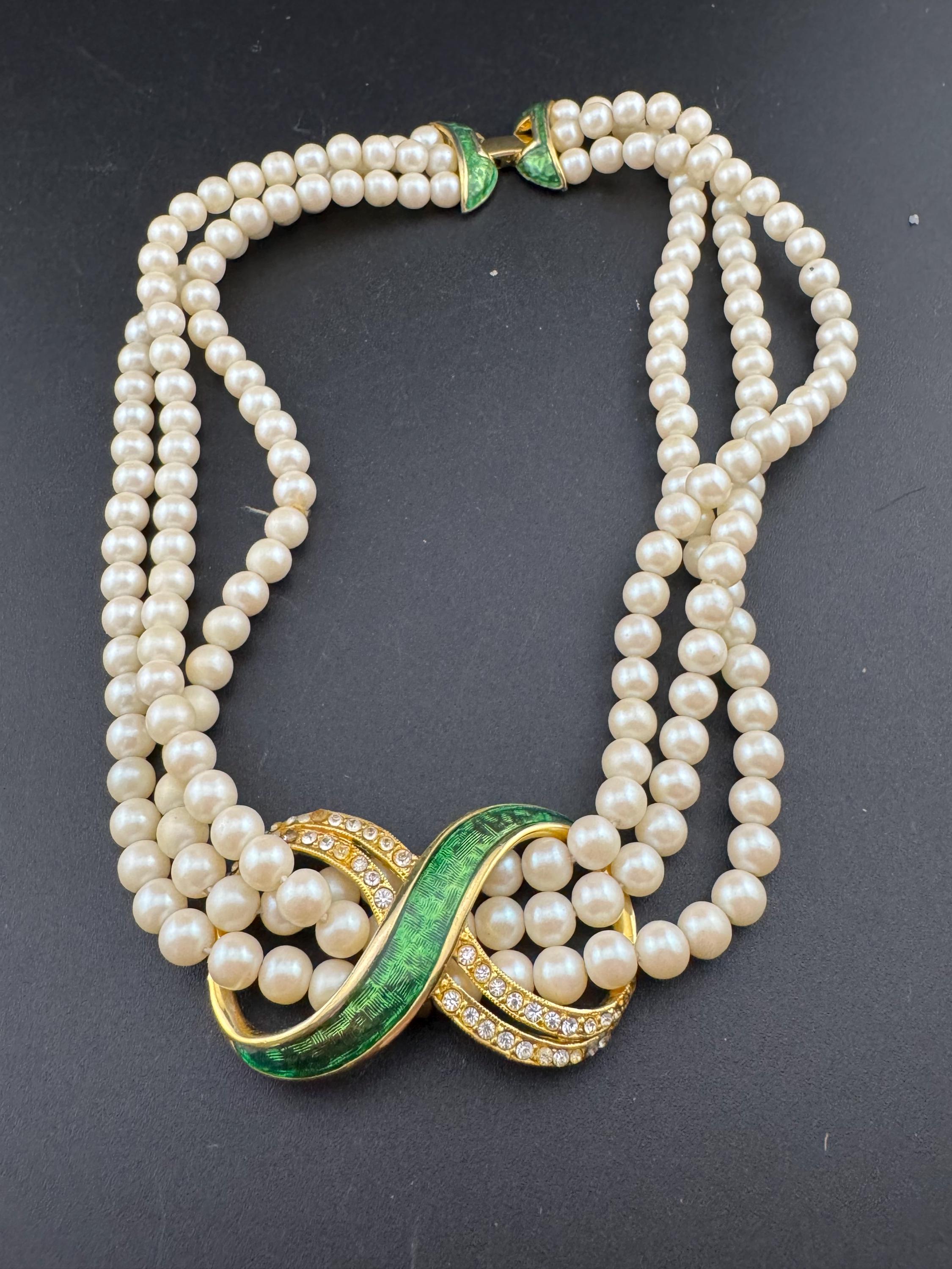 Vintage 3 row wide faux pearl choker necklace with green enamel rhinestone detailing