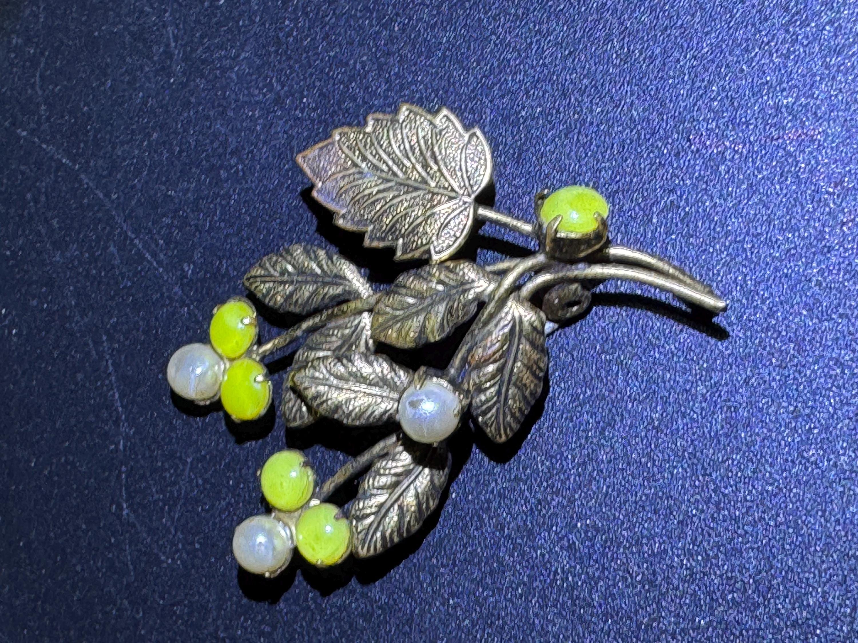 Art Deco Brass Leaf Brooch: Czech Faux Pearl Cabochons